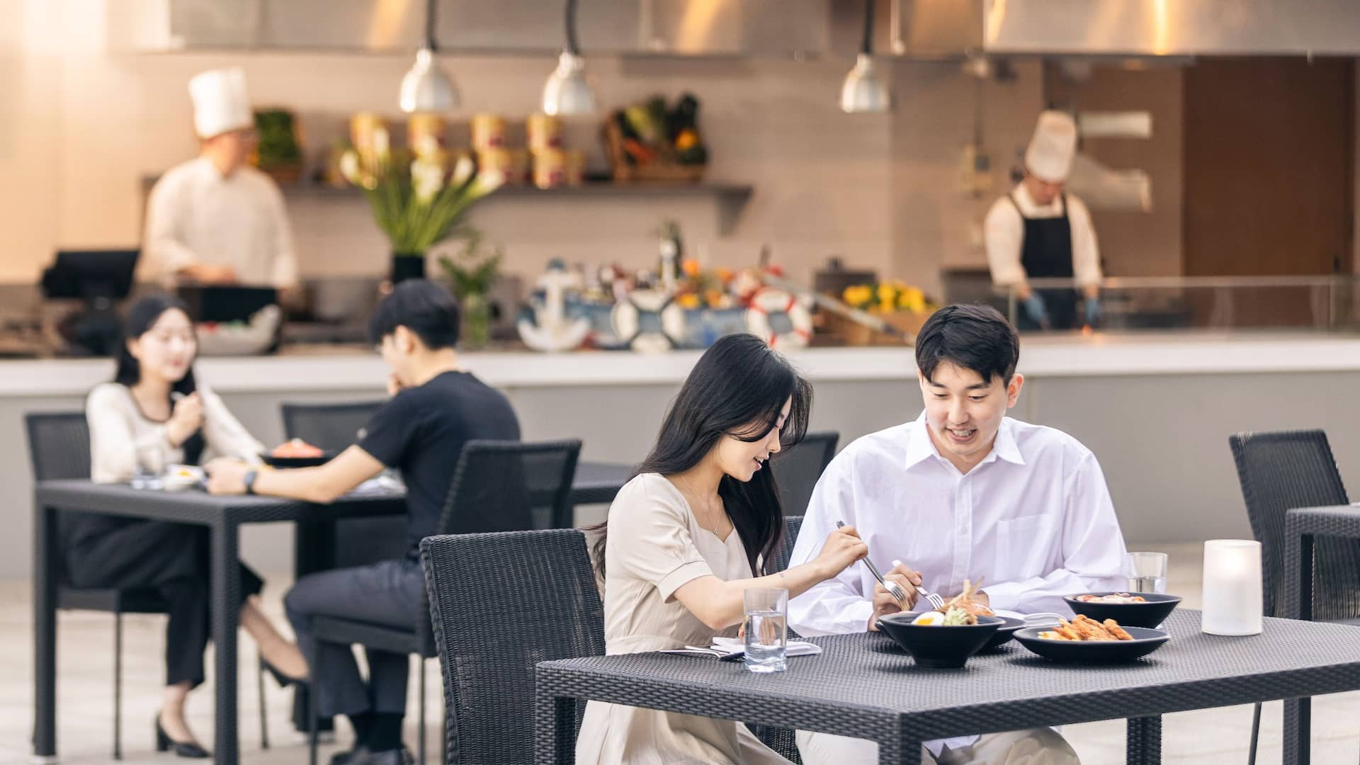 Grand Hyatt Incheon Pool House Couple
