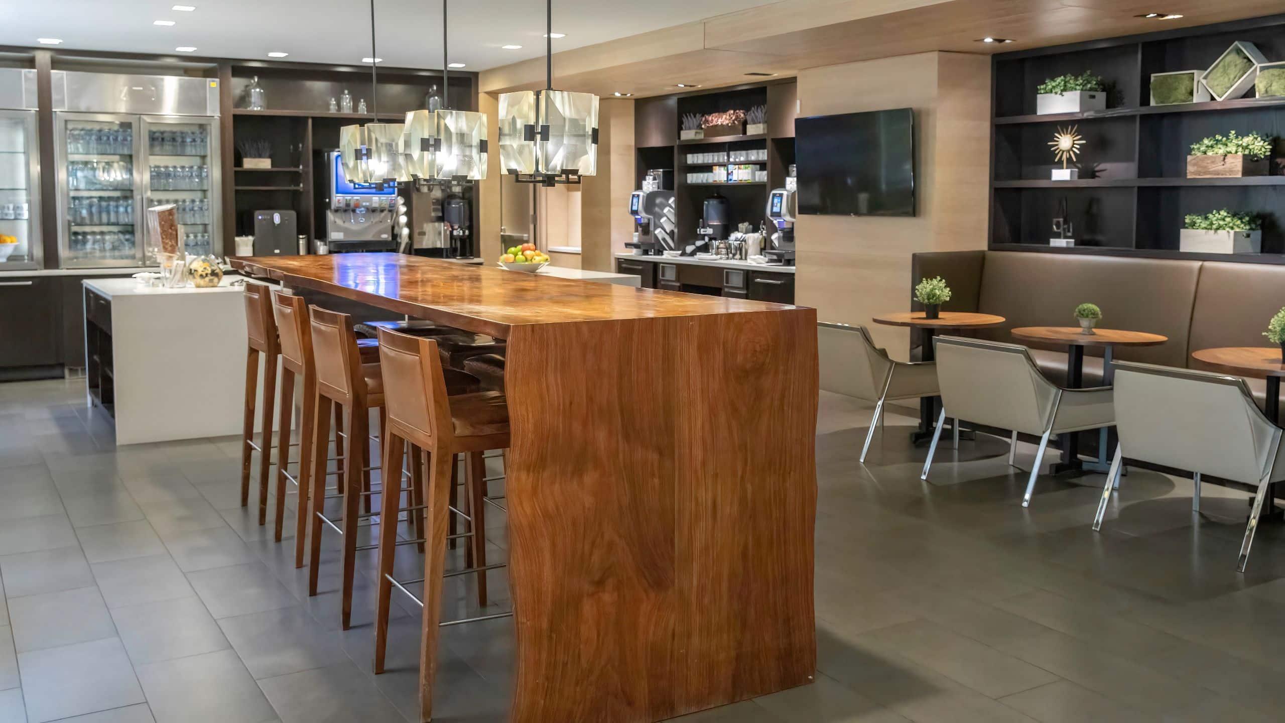 Hyatt Grand Central New York Commodore Lounge Table