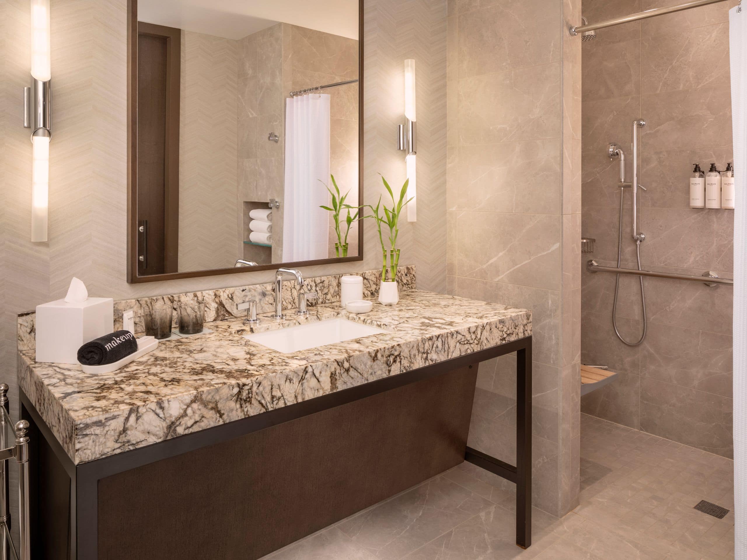 サンフランシスコ空港付近のホテルの客室とスイート | グランド