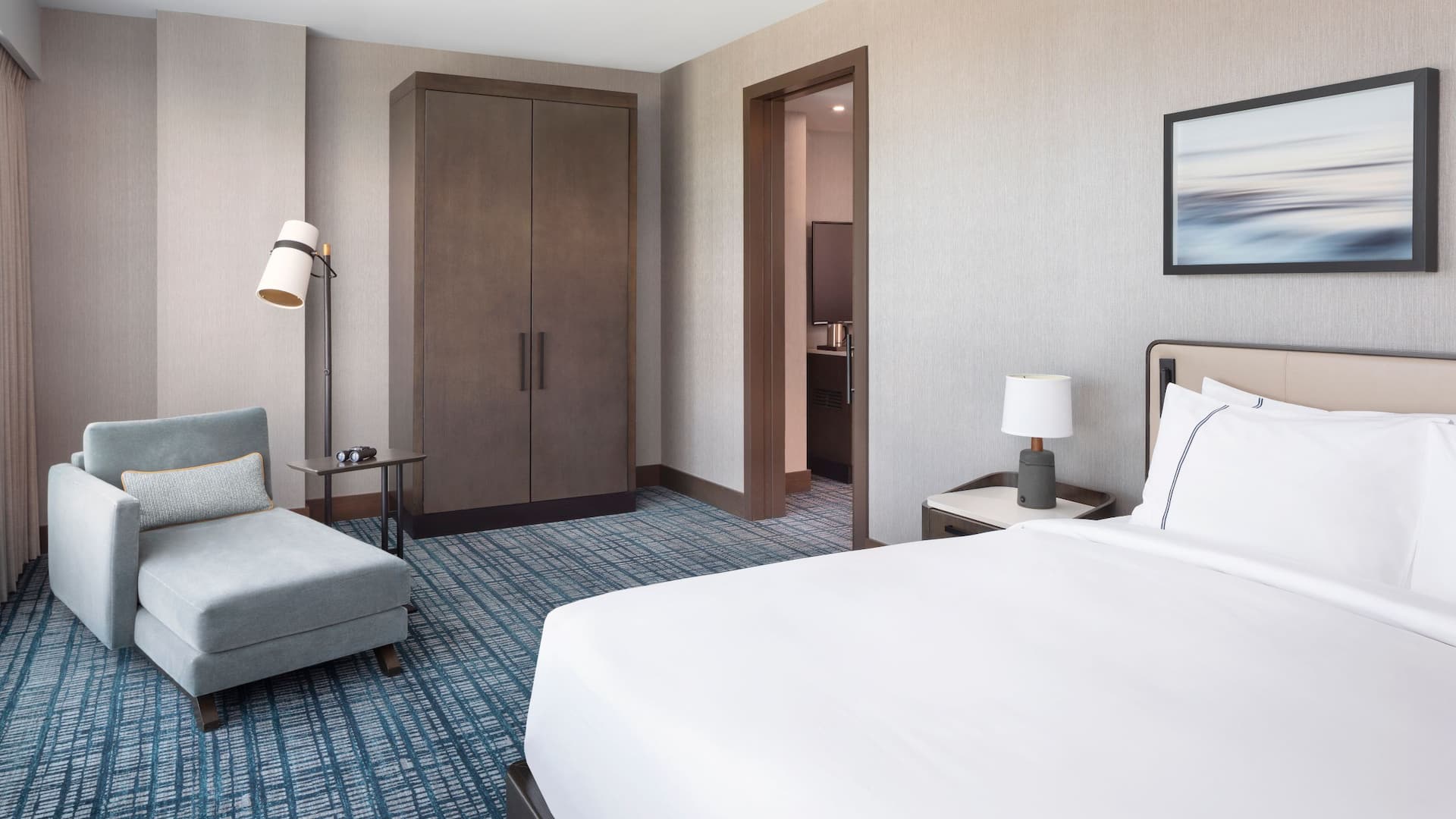 4/6 Grand Hyatt at SFO King Bed Lounge Chair