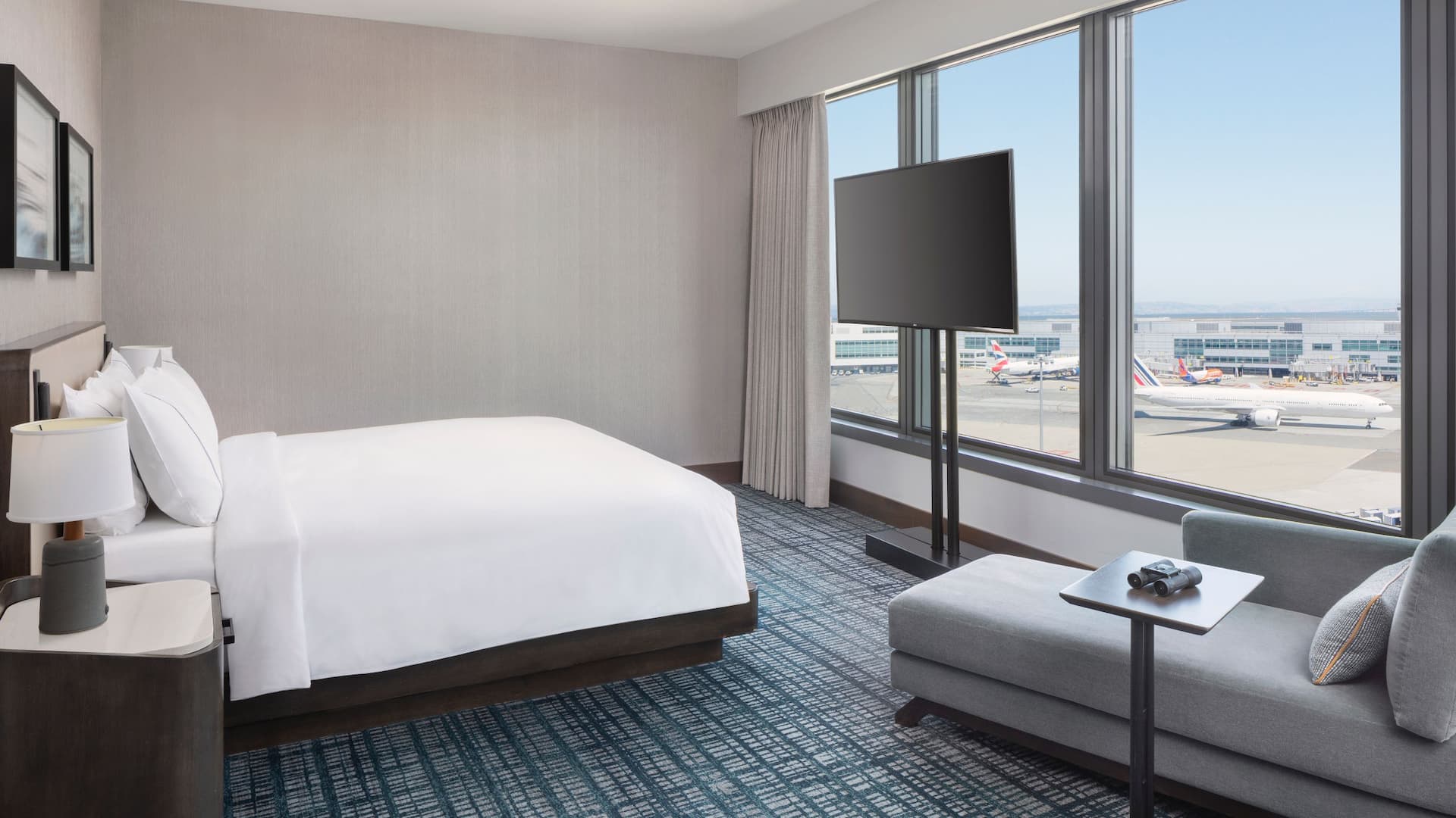 5/6 Grand Hyatt at SFO King Bed Runway View