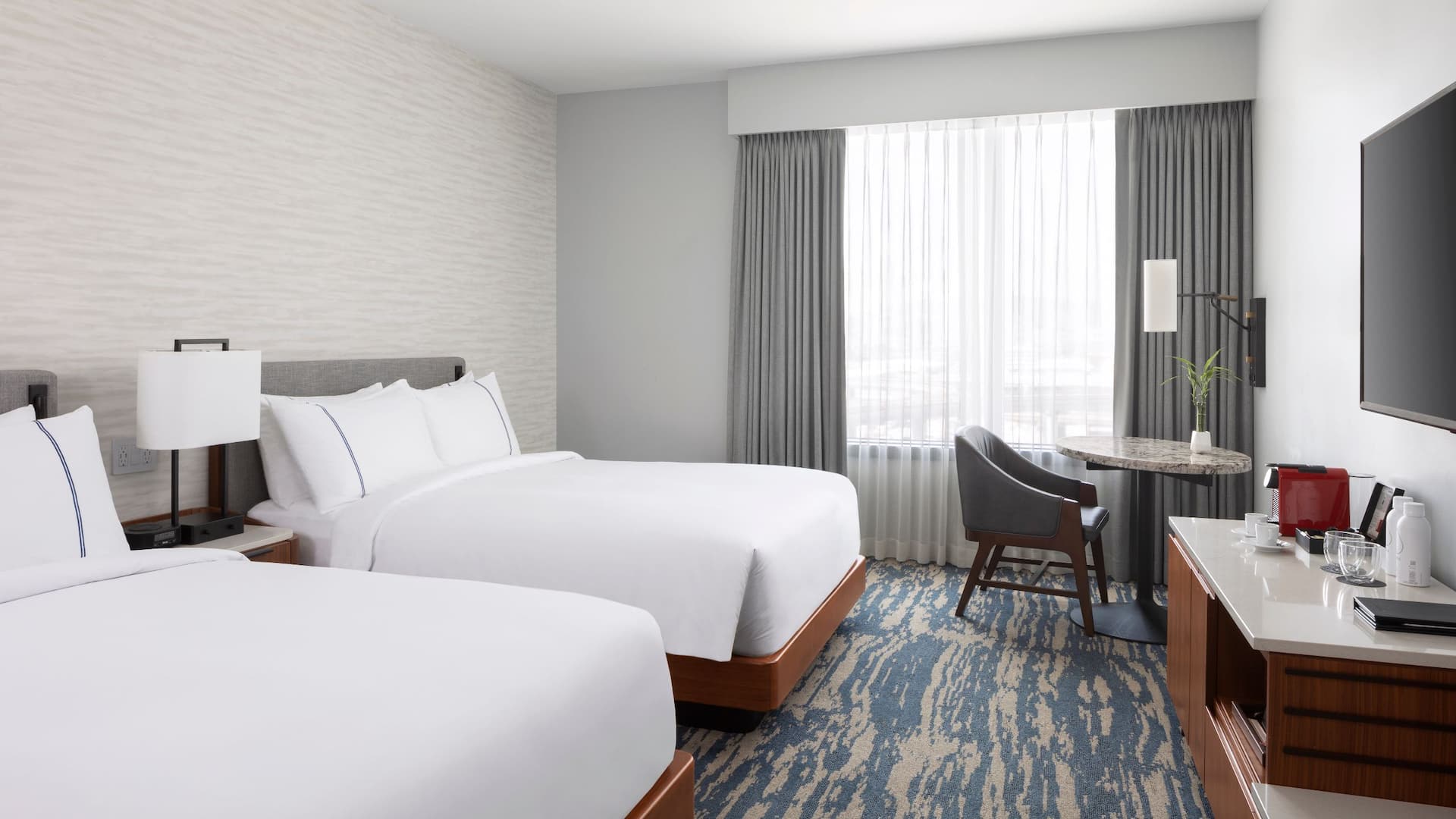 4/4 Grand Hyatt at SFO Double Queen Guestroom