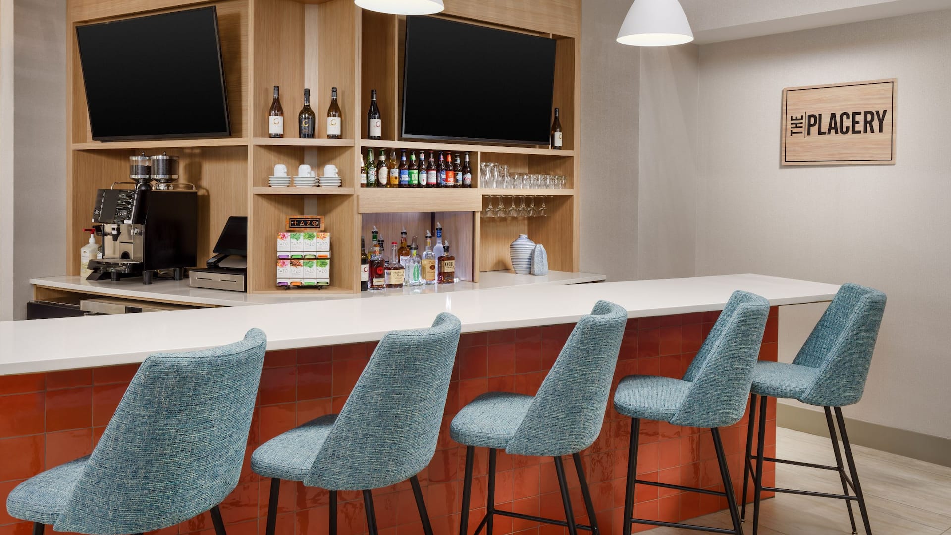 Hyatt Place across from Universal Orlando Resort™ The Placery Lobby Bar