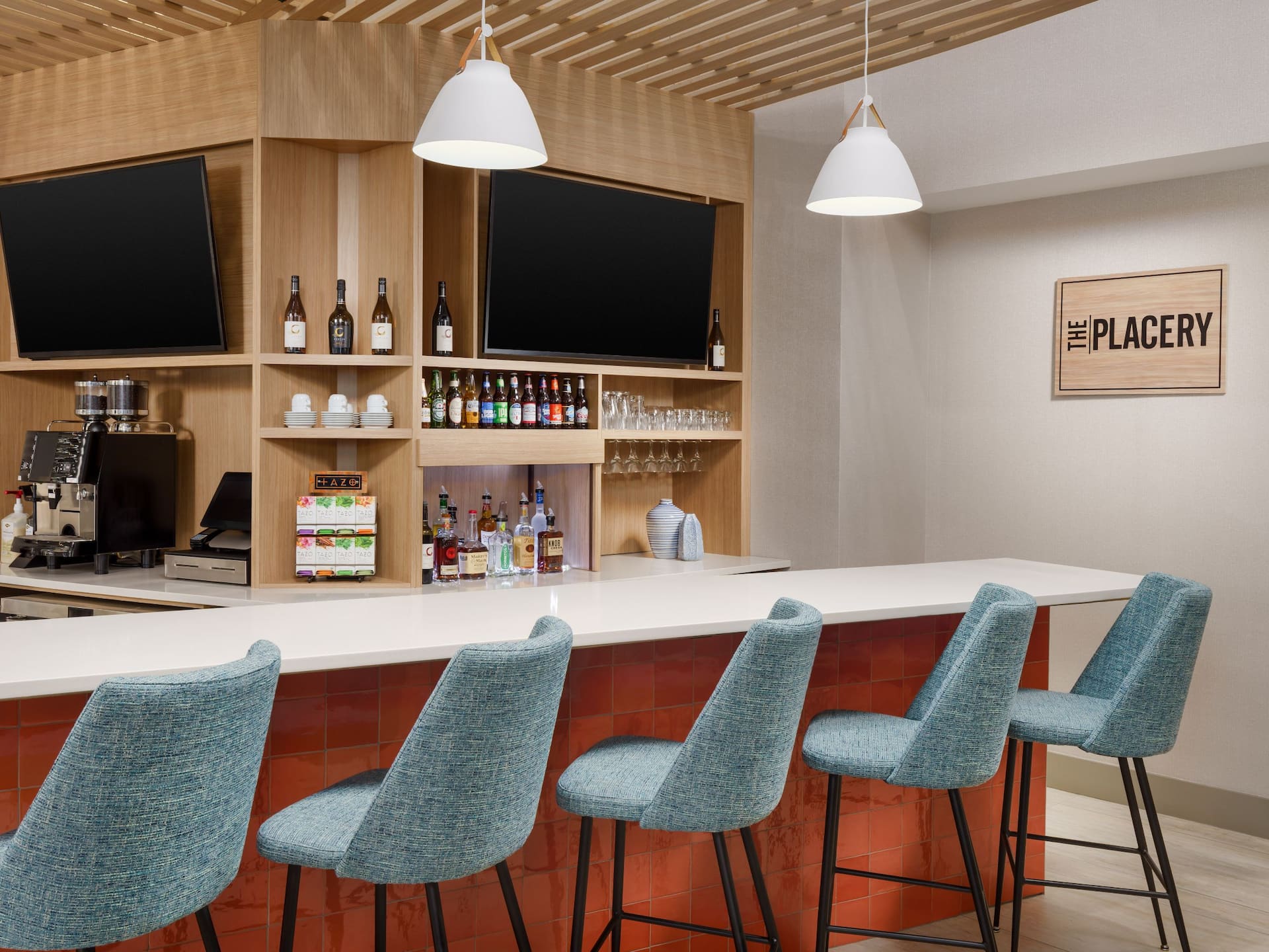 Hyatt Place across from Universal Orlando Resort™ The Placery Lobby Bar