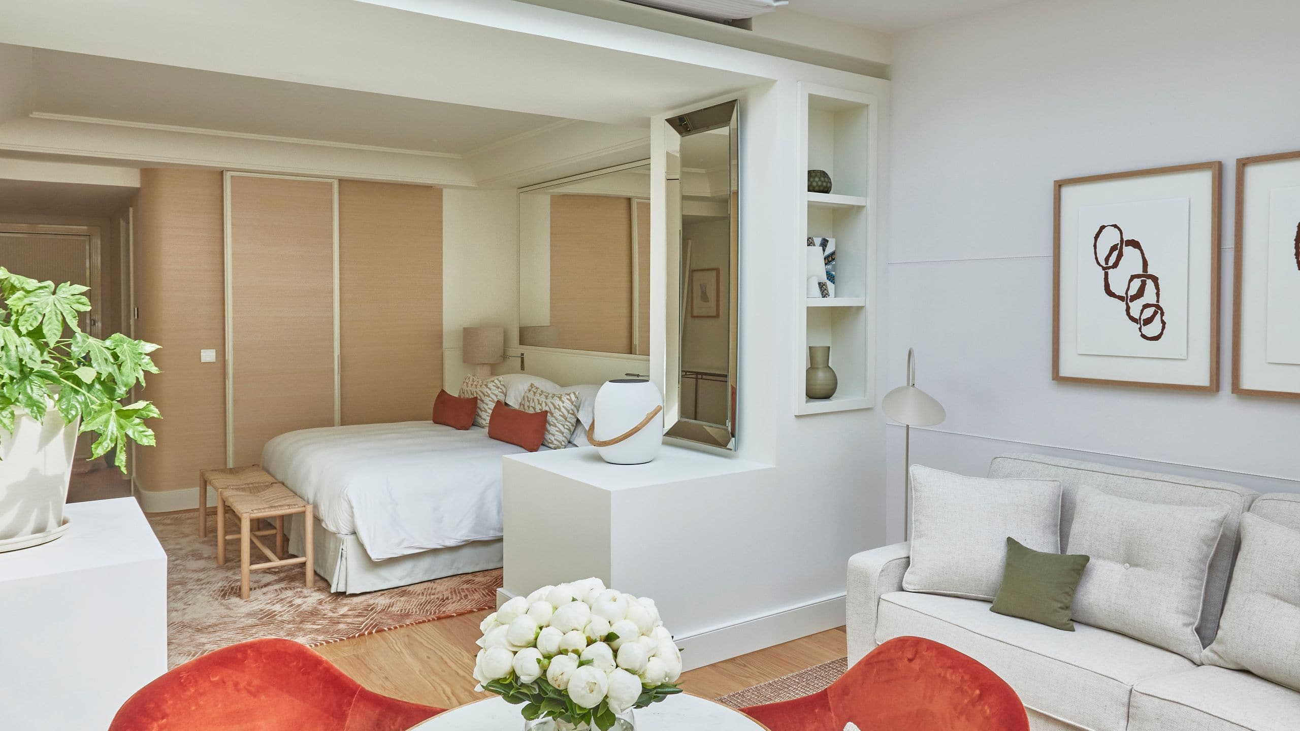 3 из 6 Hôtel Martinez Oasis Suite Living Room