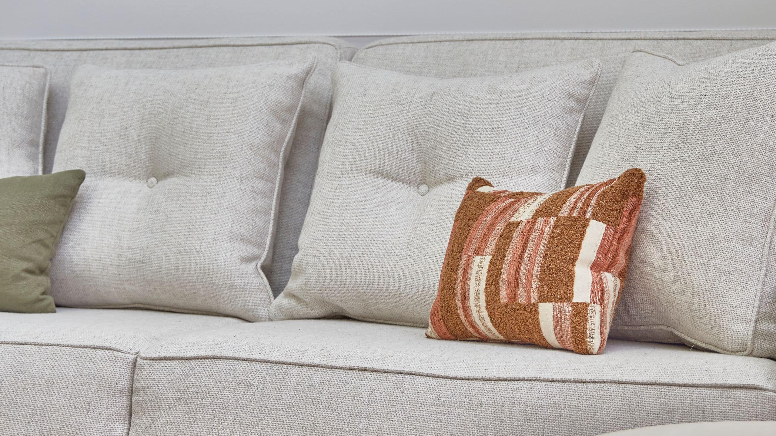 4 из 6 Hôtel Martinez Oasis Suite Couch