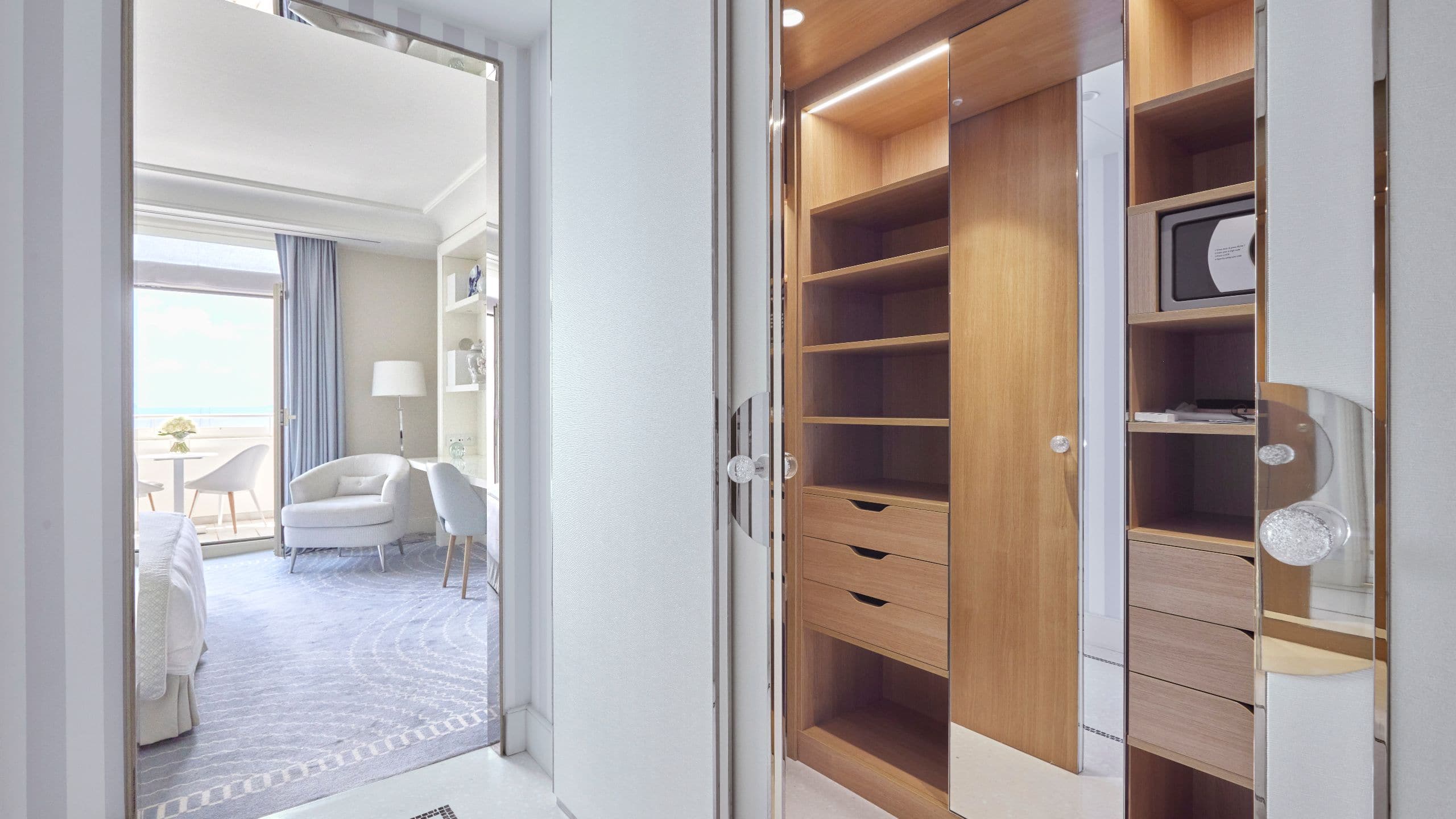 5 из 6 Hôtel Martinez Premium Sea View Room Closet
