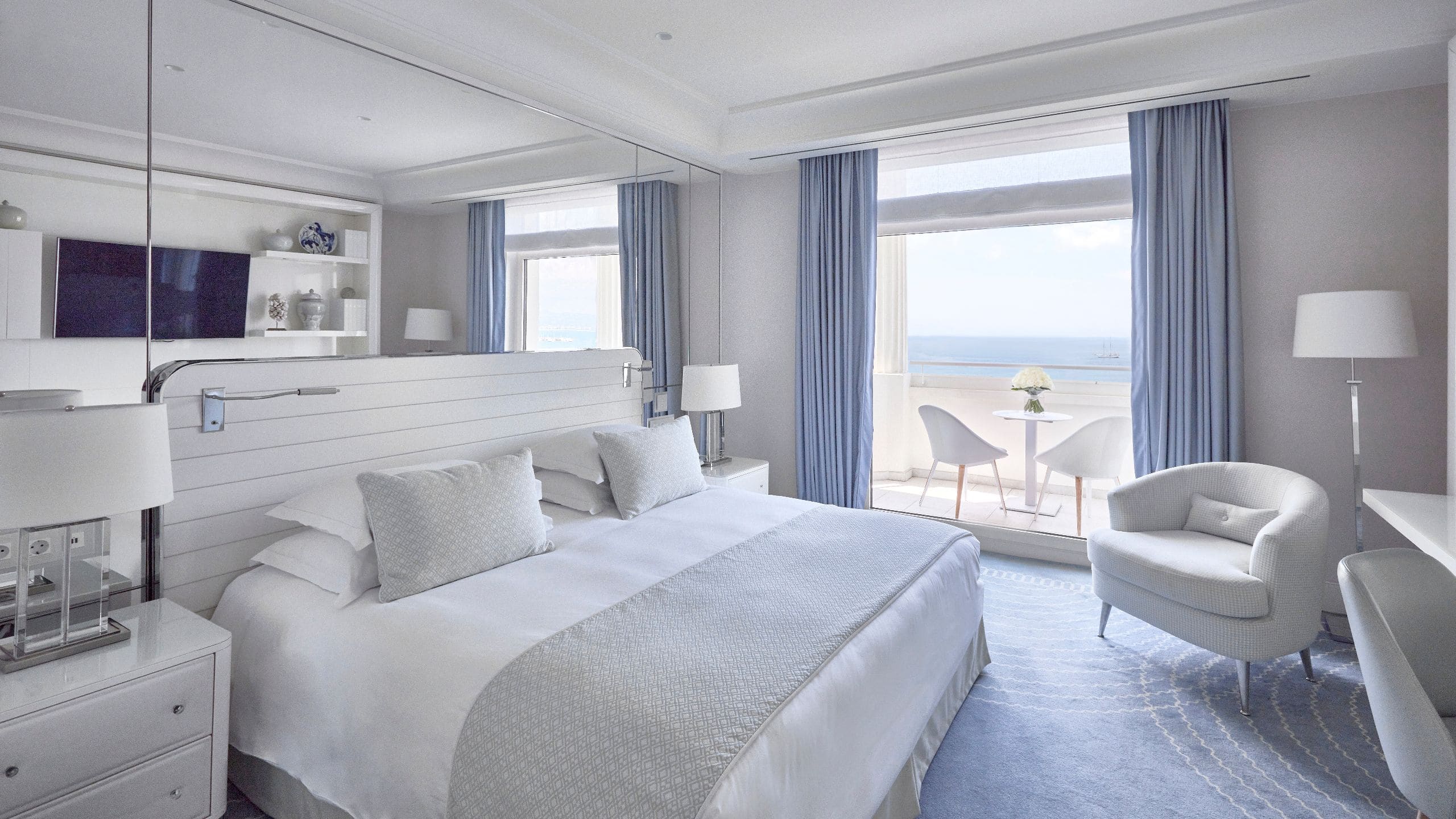 Hôtel Martinez Premium Sea View Room Bed
