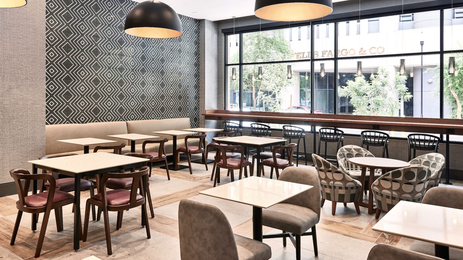 Hyatt Place Phoenix / Downtown Breakfast Tables