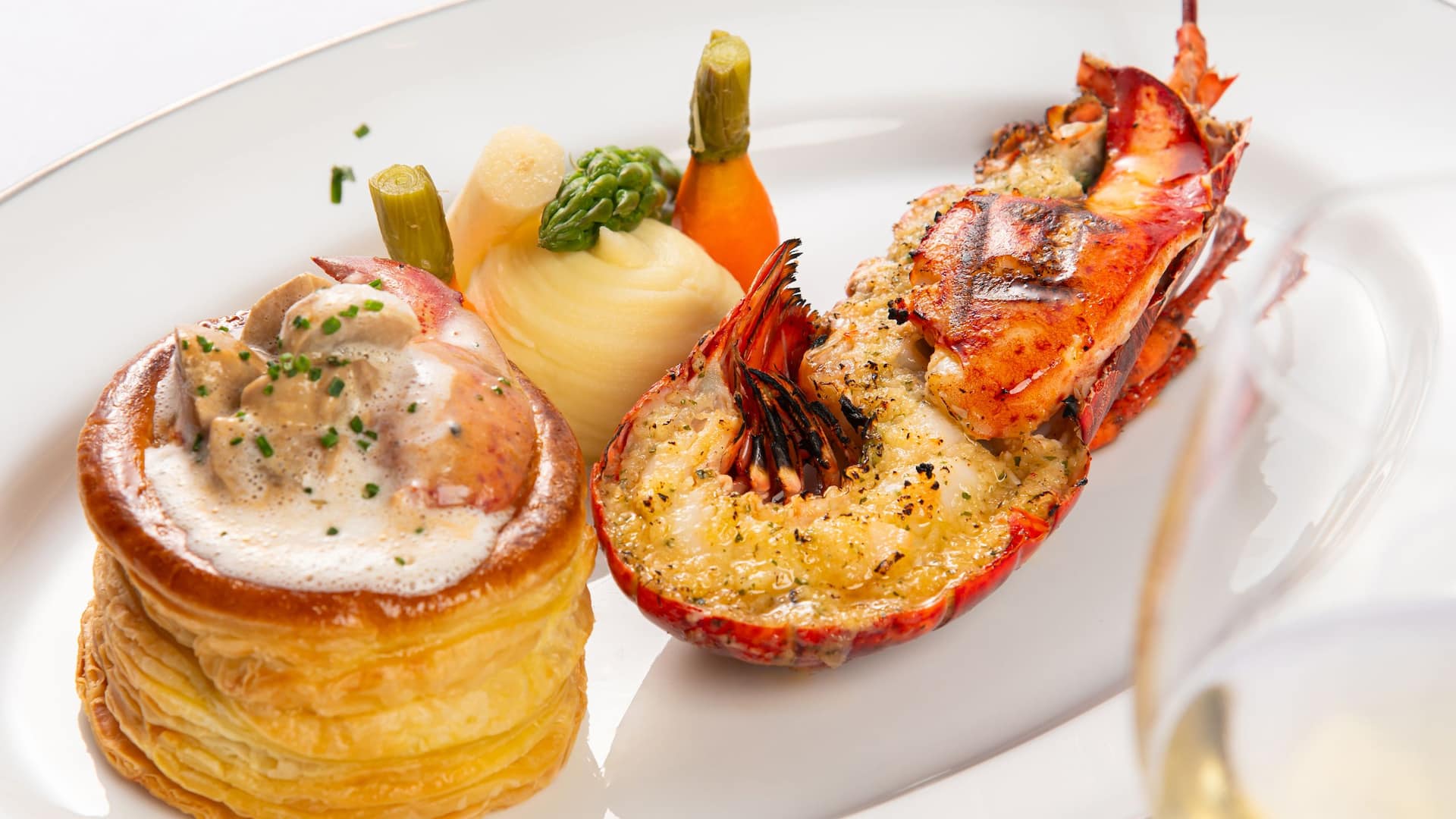 Hyatt Regency Hong Kong, Tsim Sha Tsui Hugos Atlantic Boston Lobster