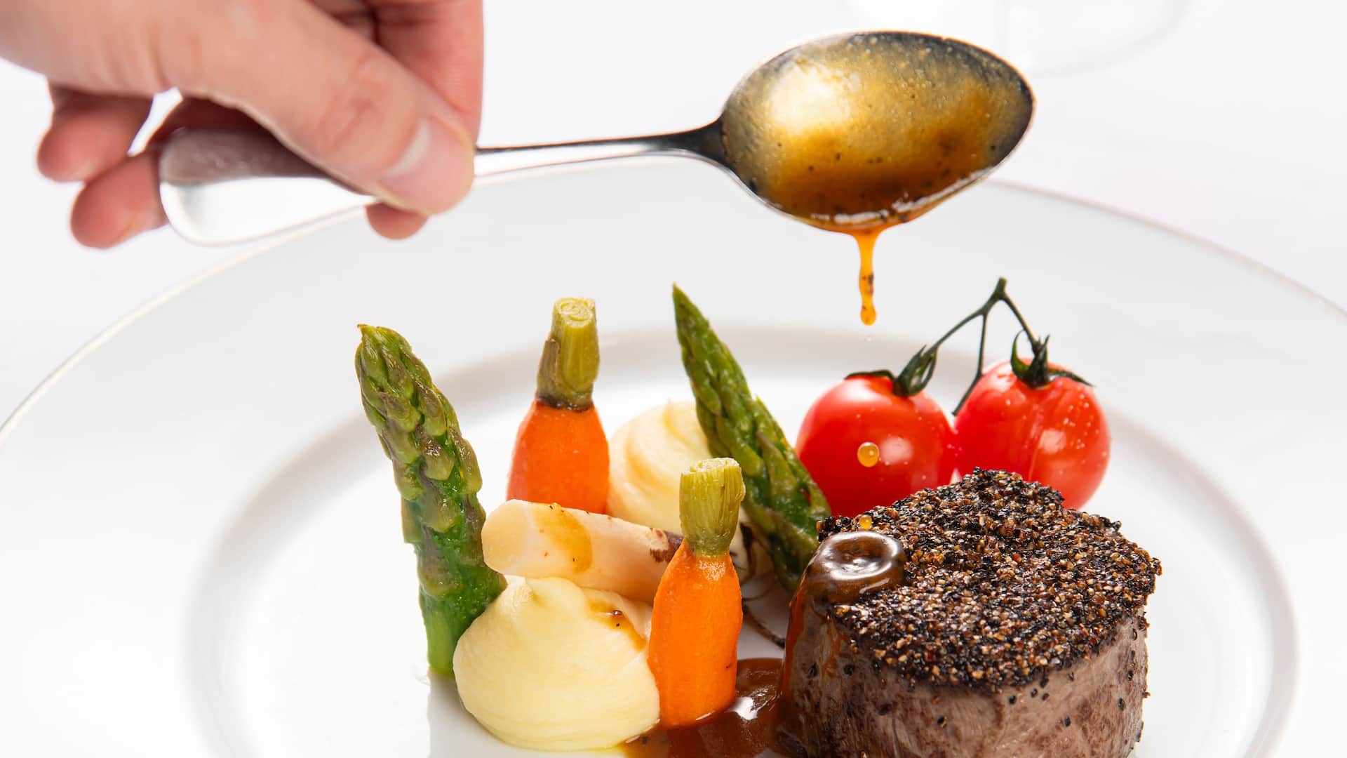 Hyatt Regency Hong Kong, Tsim Sha Tsui Hugos Classic Set Steak Au Privre