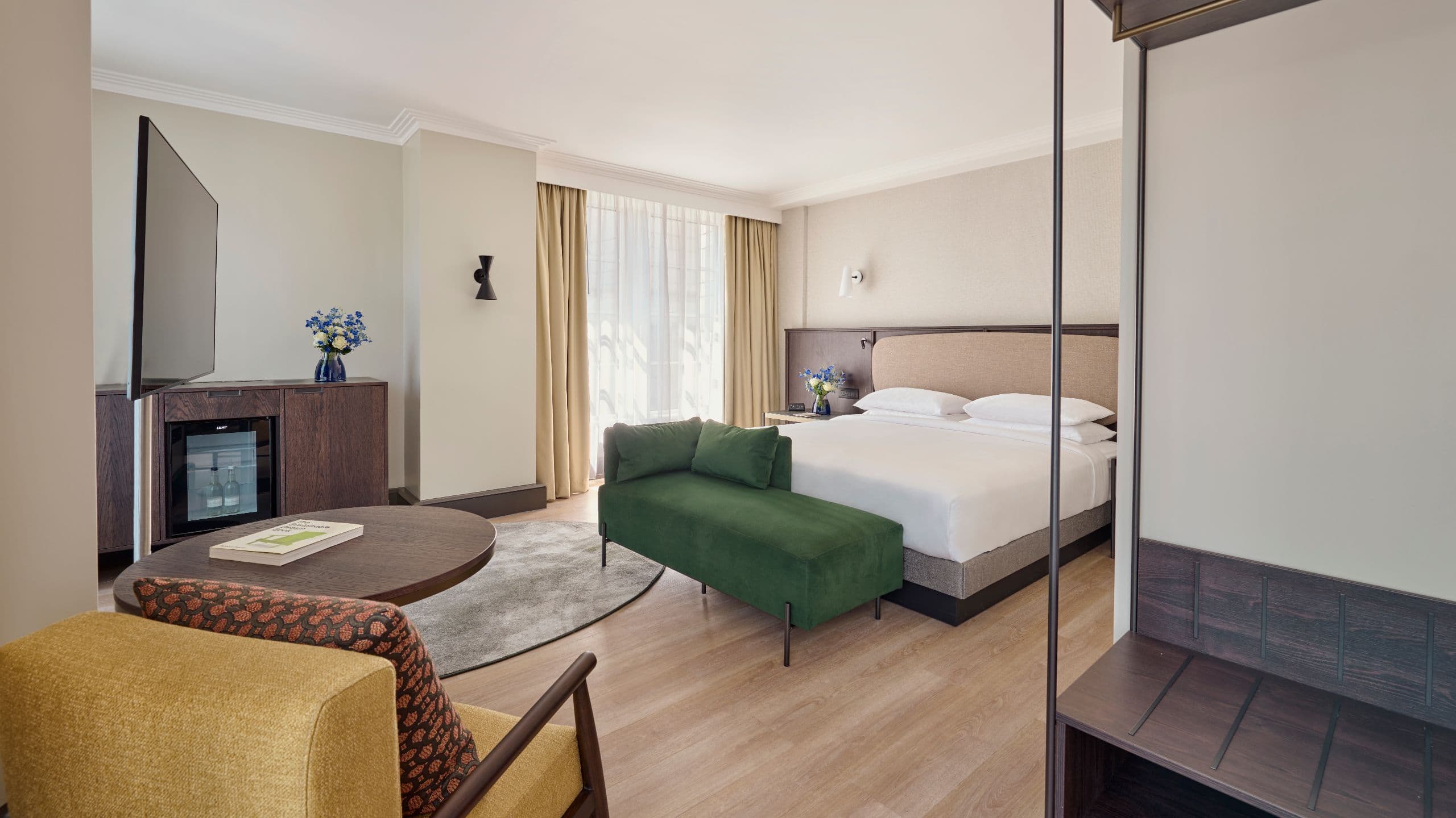 Hyatt Regency London Blackfriars Regency Suite With High Street View Bedroom