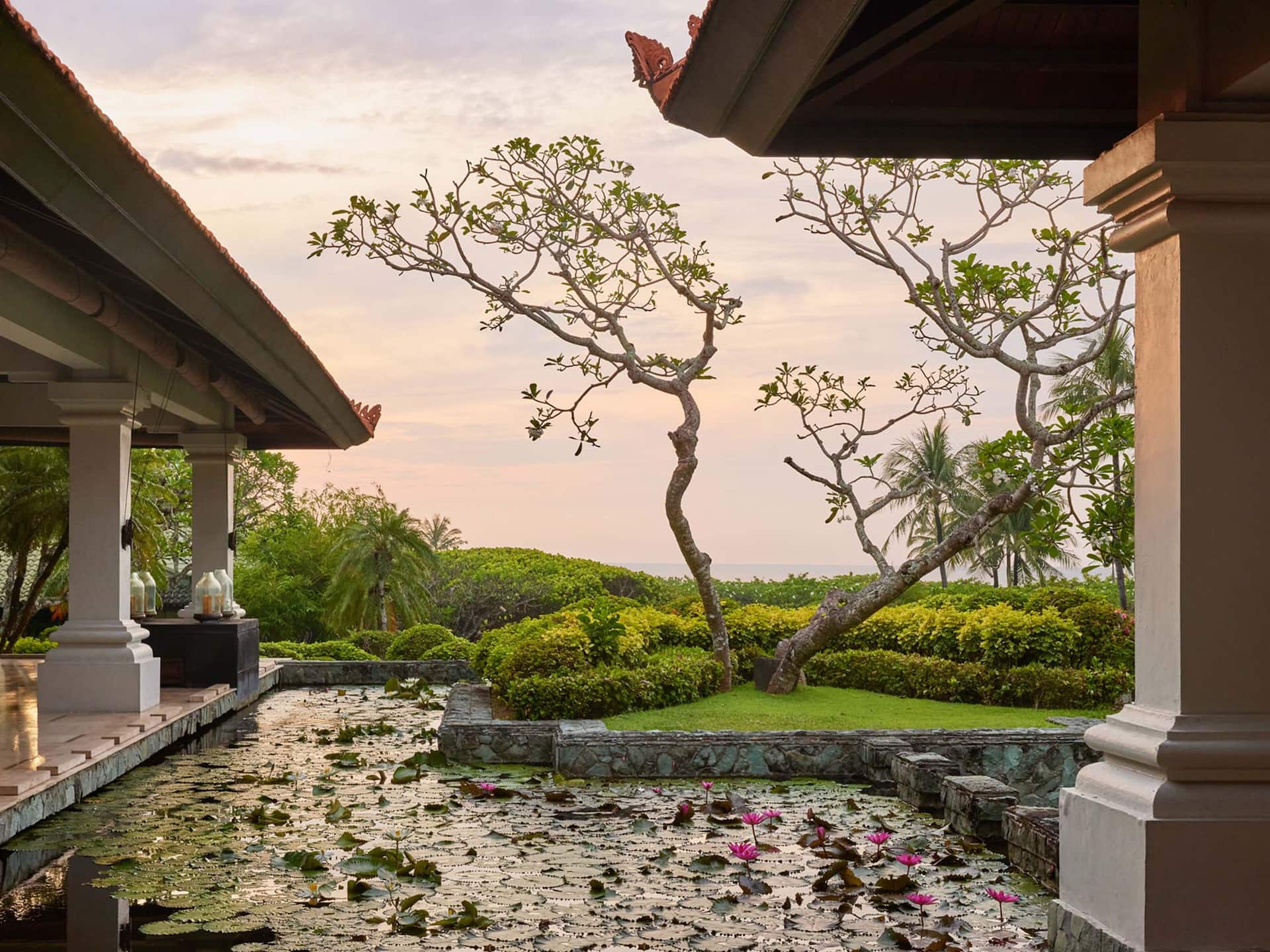 Grand Hyatt Bali Lobby View Pond
