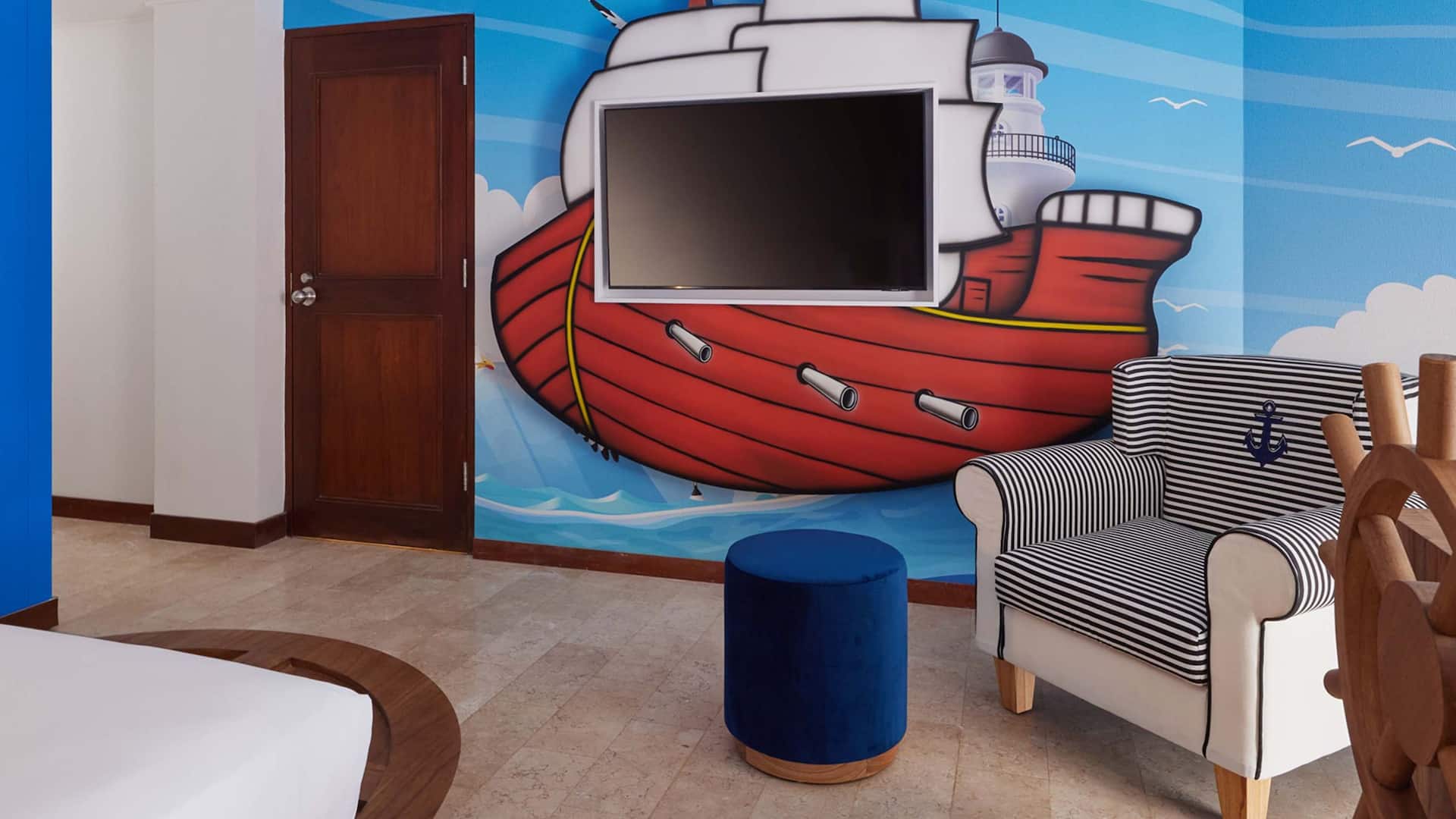 4 de 5 Grand Hyatt Bali Pirate Family Room Amenities Tv