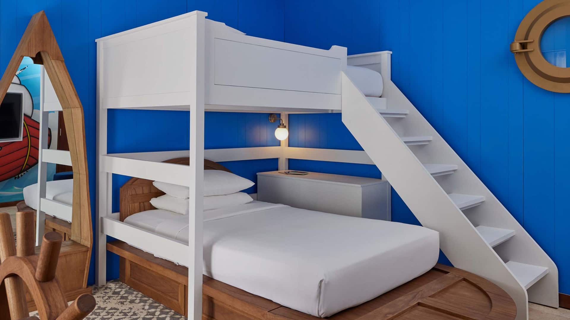 2 de 5 Grand Hyatt Bali Pirate Family Room Amenities Bed