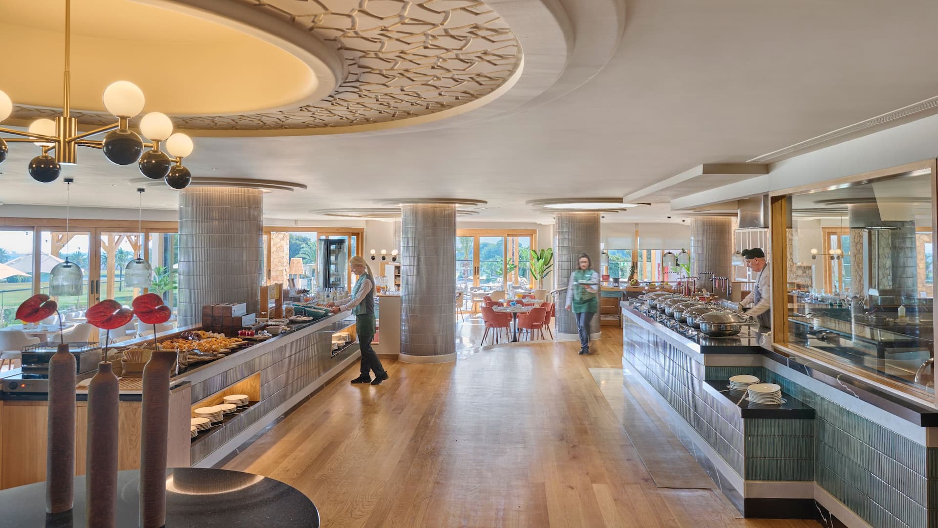 2 de 2 Grand Hyatt La Manga Club Golf & Spa Grand Buffet Bar Entrance Staff