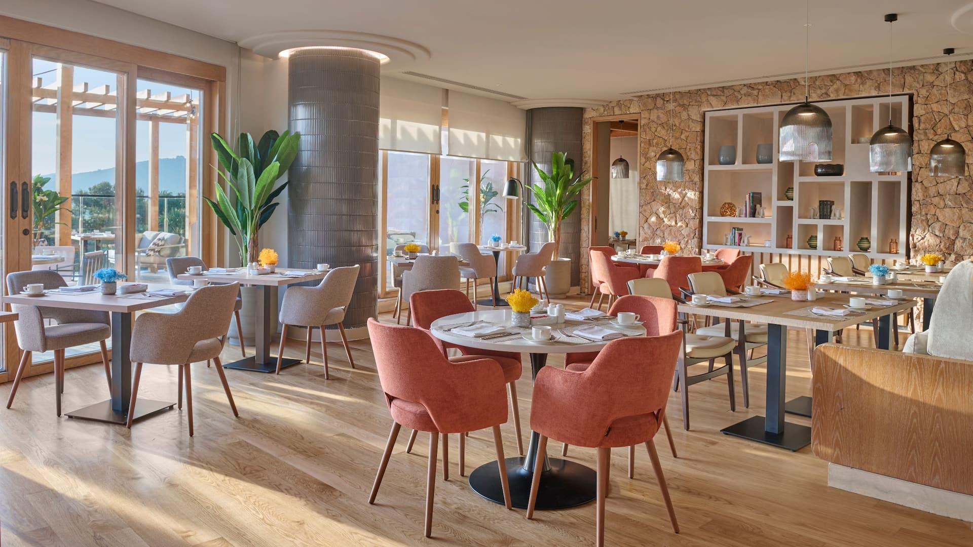 2 de 2 Grand Hyatt La Manga Club Golf & Spa Grand Buffet Lower Room Dining Tables