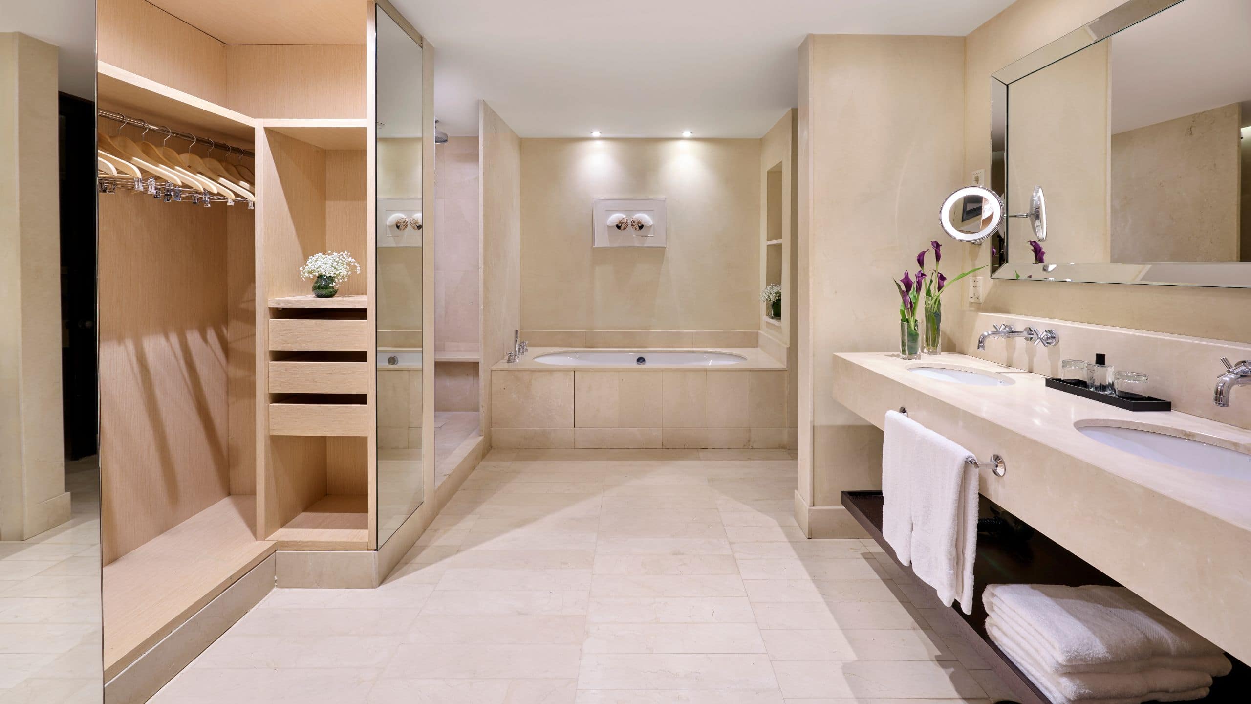 Grand Hyatt La Manga Club Golf & Spa Suite Bathroom Double Vanity Bathtub