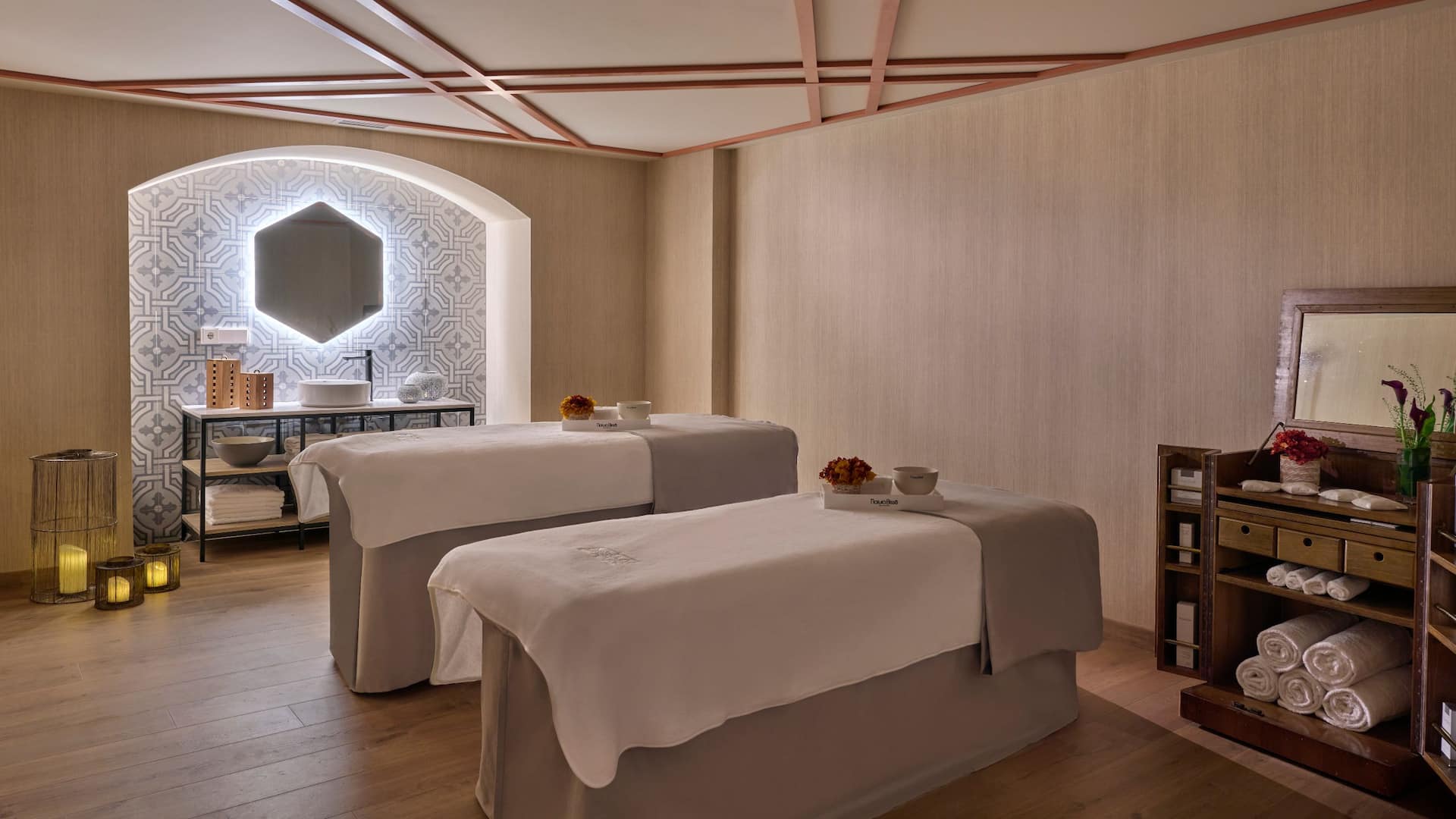Grand Hyatt La Manga Club Golf & Spa Spa Treatment Room Two Beds