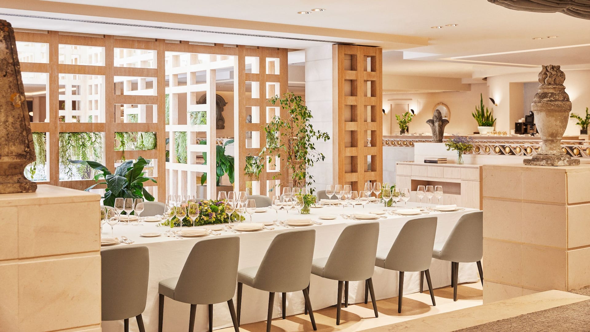 Hyatt Regency Hesperia Madrid Lamanzana Dining Table