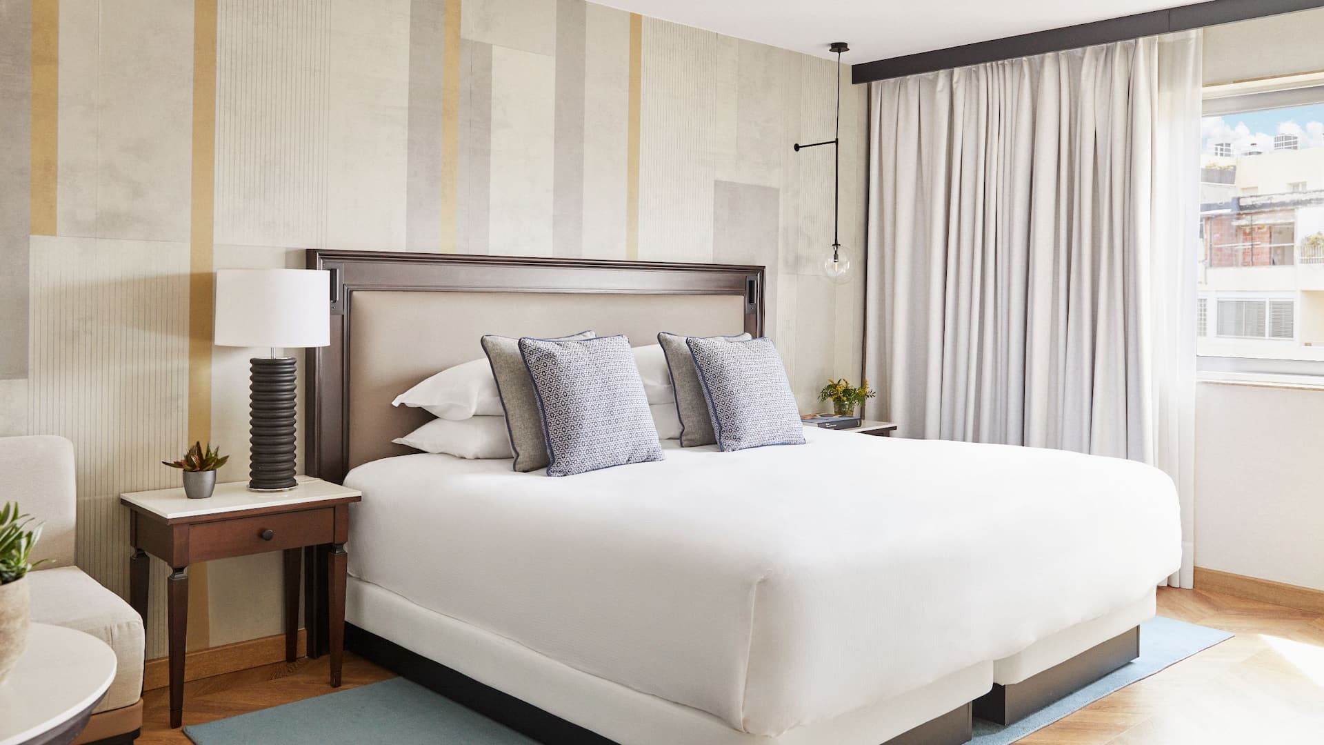 Hyatt Regency Hesperia Madrid Room Bed