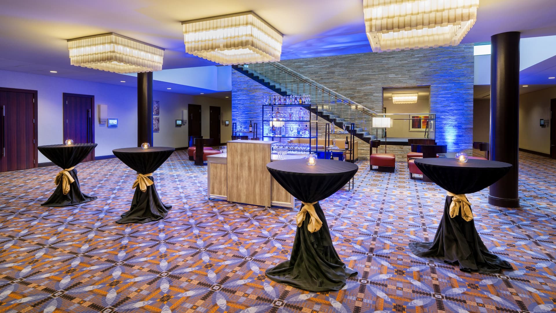 4 of 6 Hyatt Regency O'Hare Chicago LL Conference Center Foyer Angle