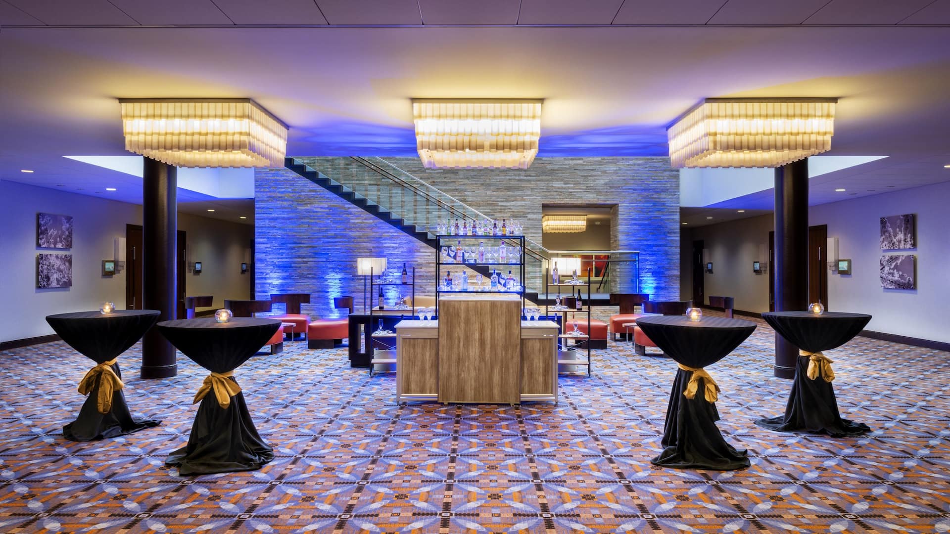 Hyatt Regency O'Hare Chicago LL Conference Center Foyer Tight