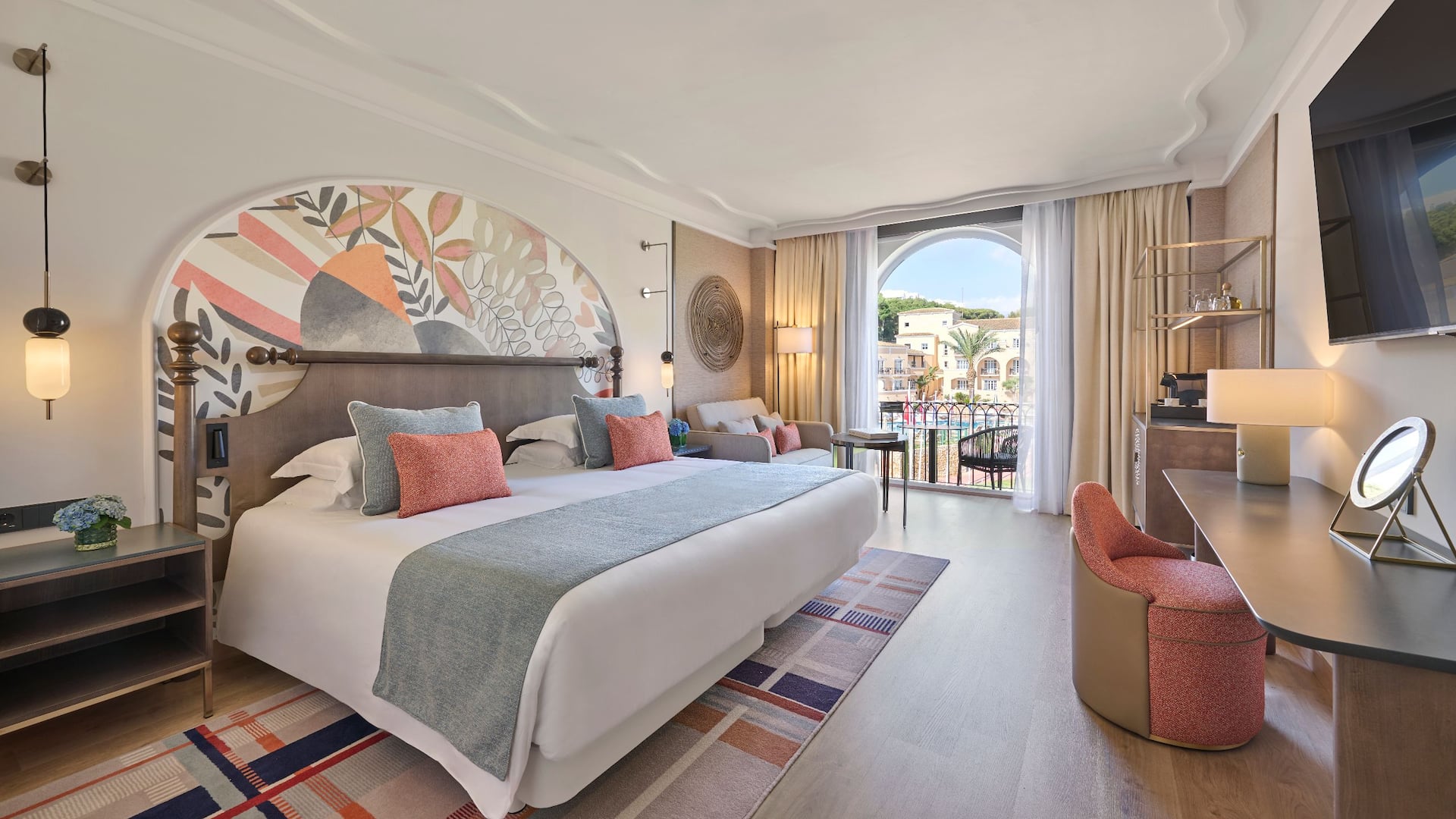 2 von 7 Grand Hyatt La Manga Club Golf & Spa King Bed Guestroom Balcony Pool View