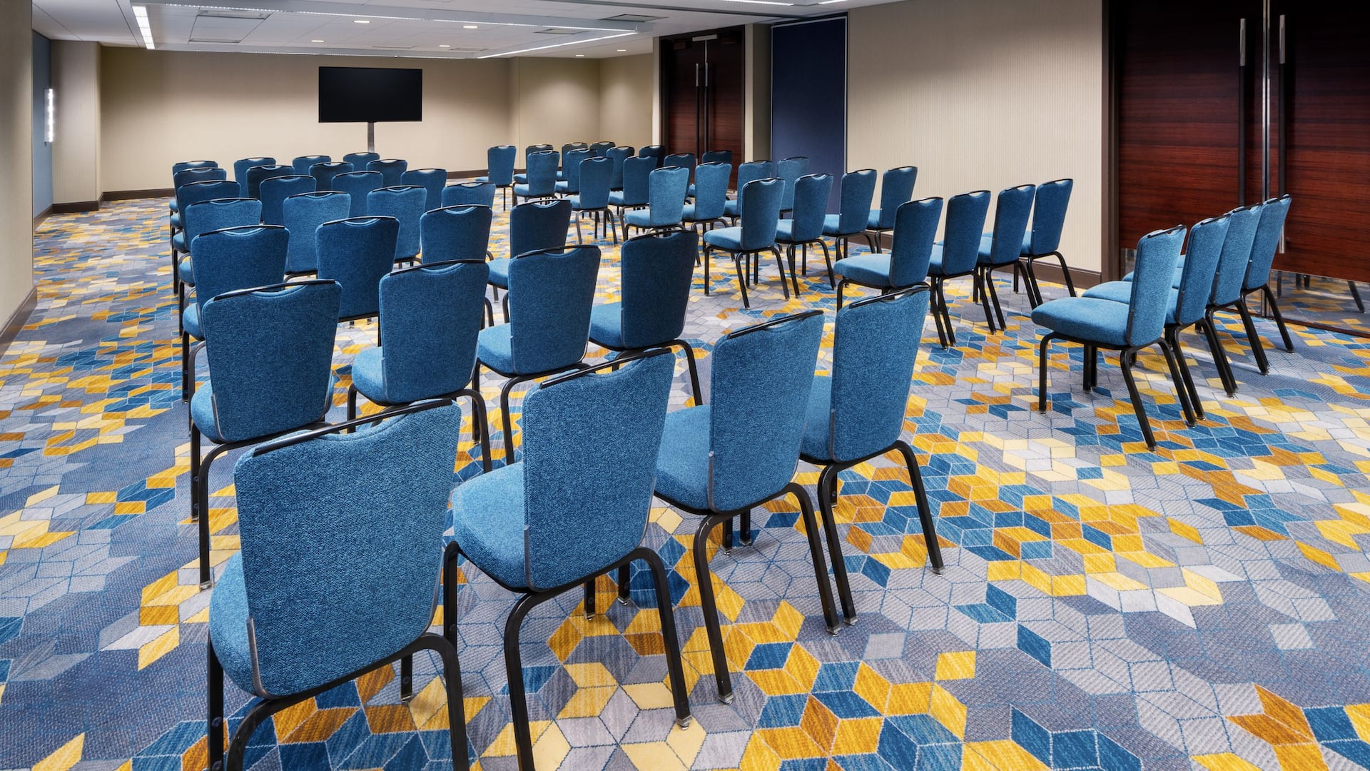 7 of 17 Hyatt Regency O'Hare Chicago Heathrow Theatre Angle