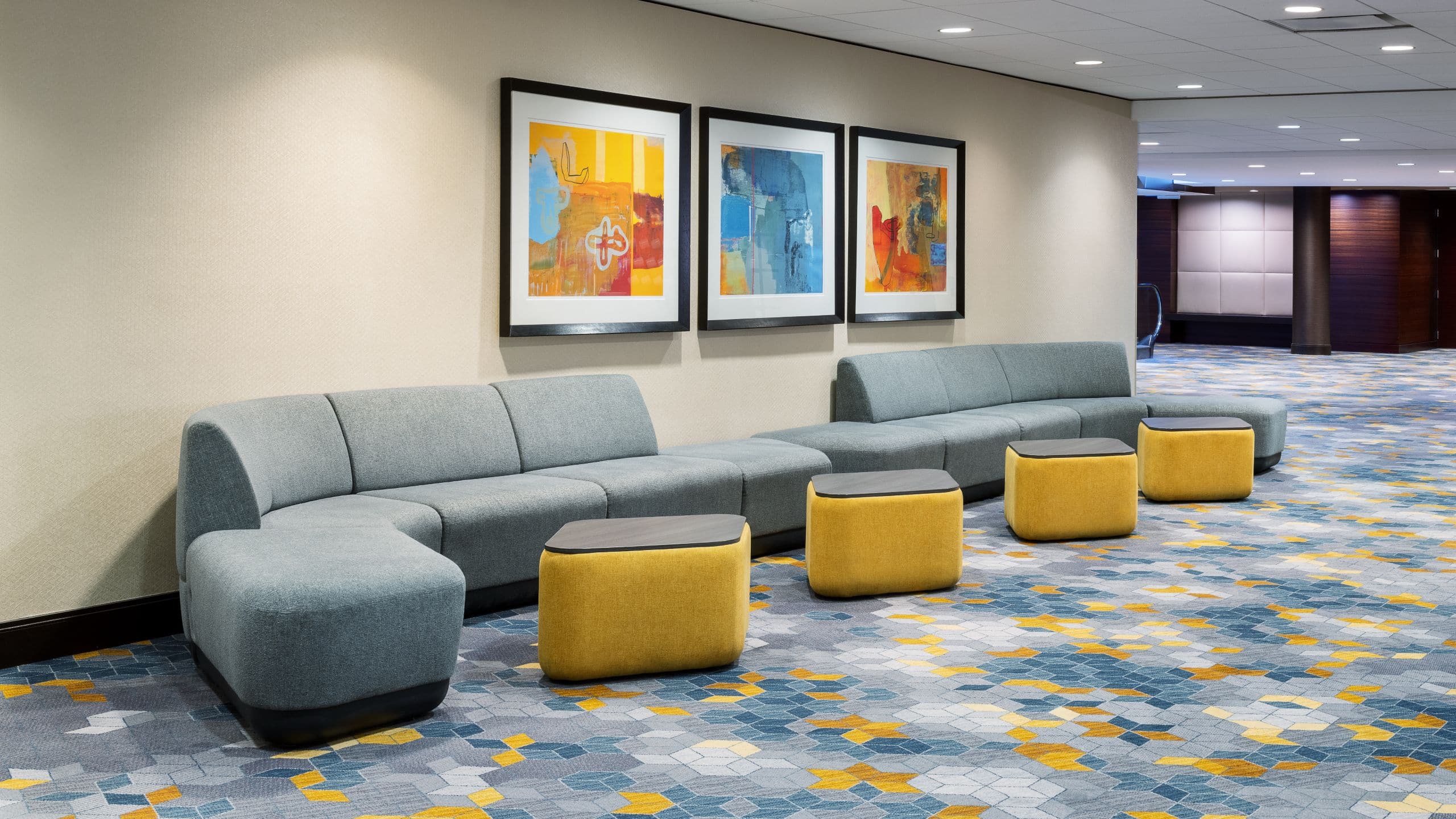 Hyatt Regency O'Hare Chicago International Foyer Seating