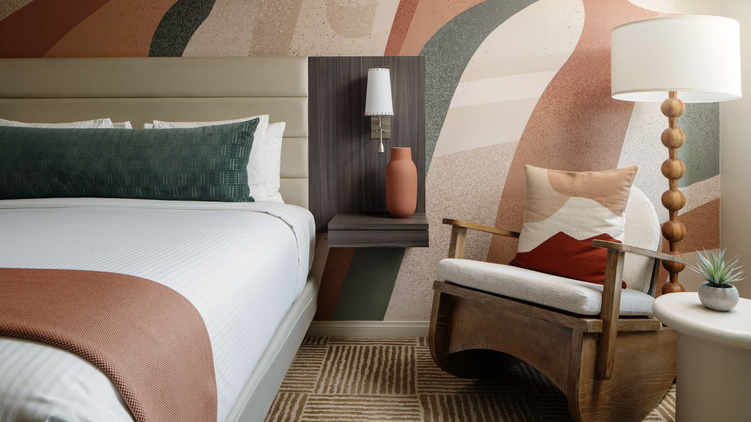 Hotel Avante King Studio Bedside