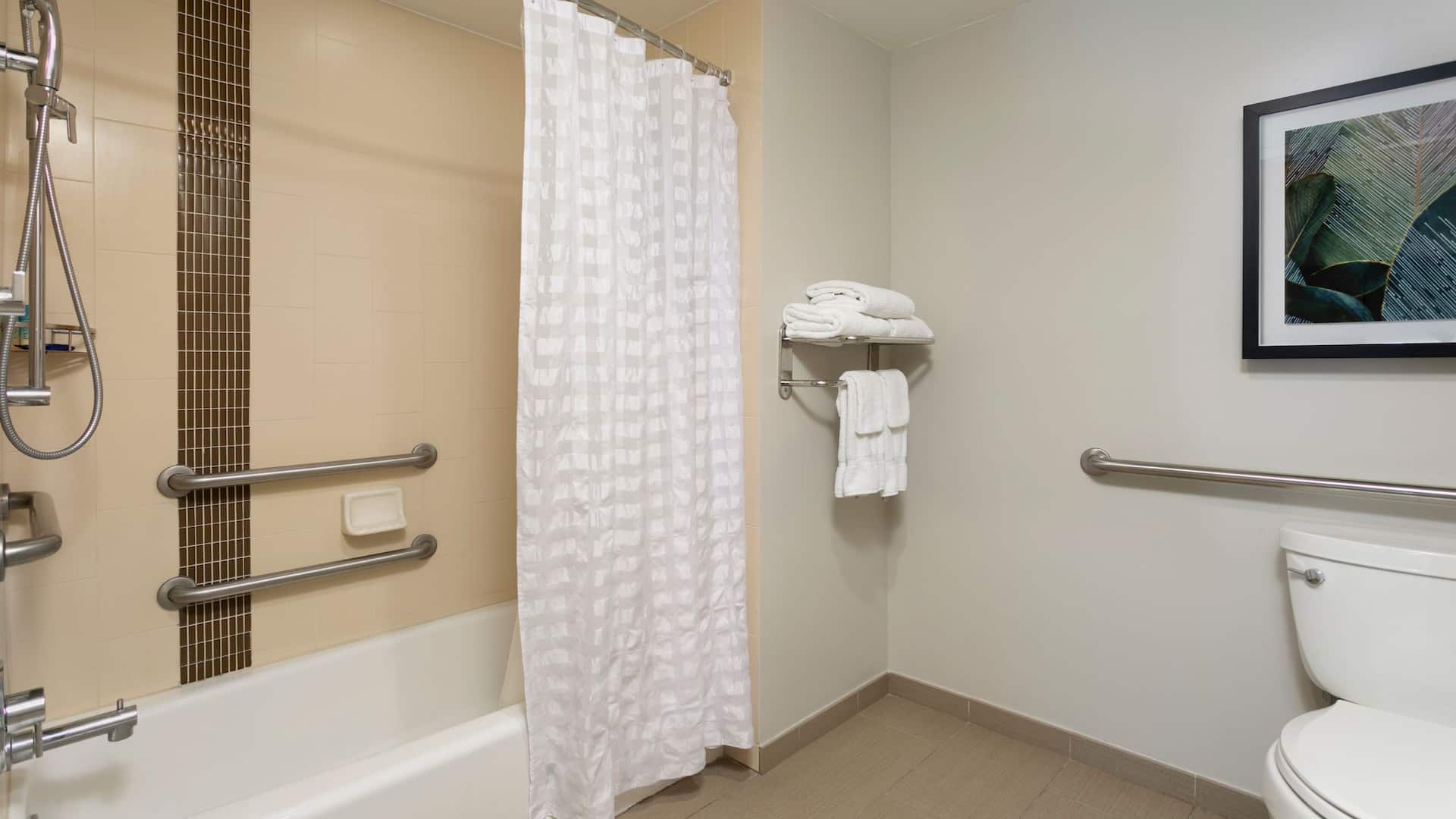 3 of 3 Hyatt Place San Juan Ada King Bathroom Tub