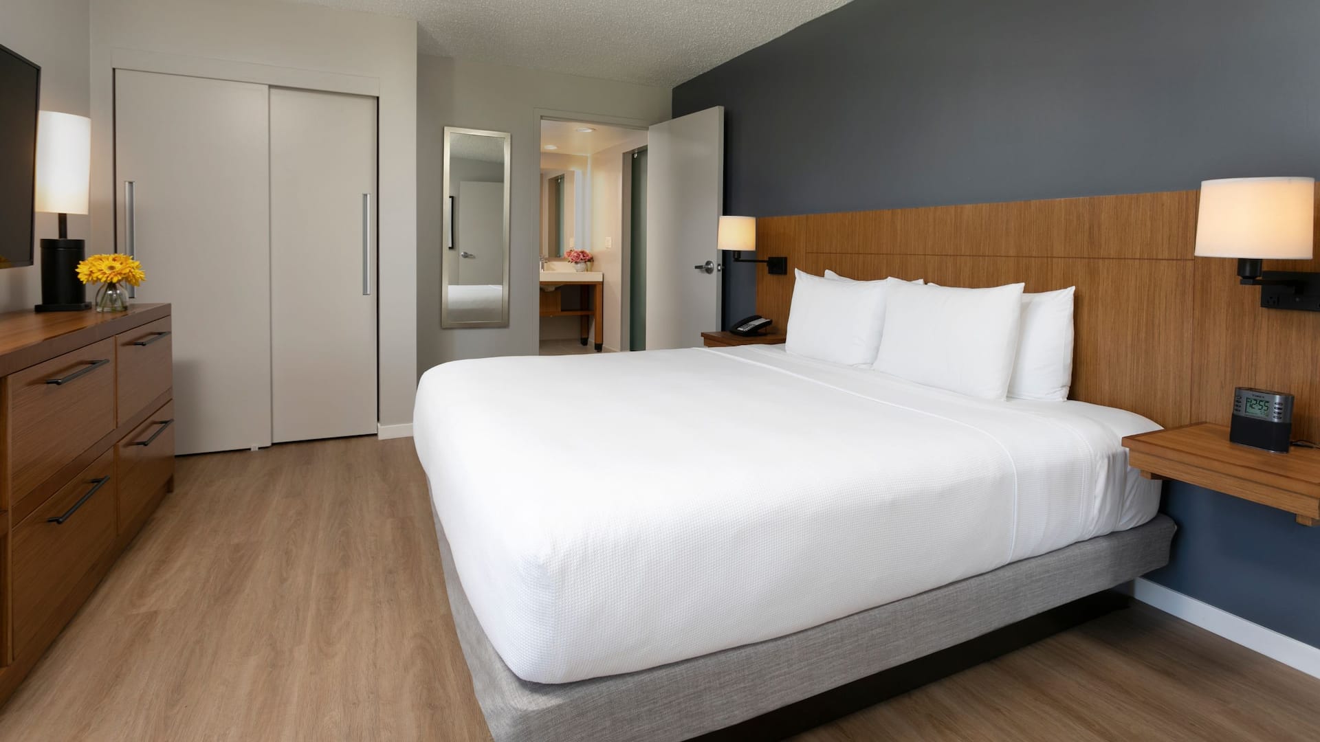 Hyatt Place San Juan Ada King Suite Bed