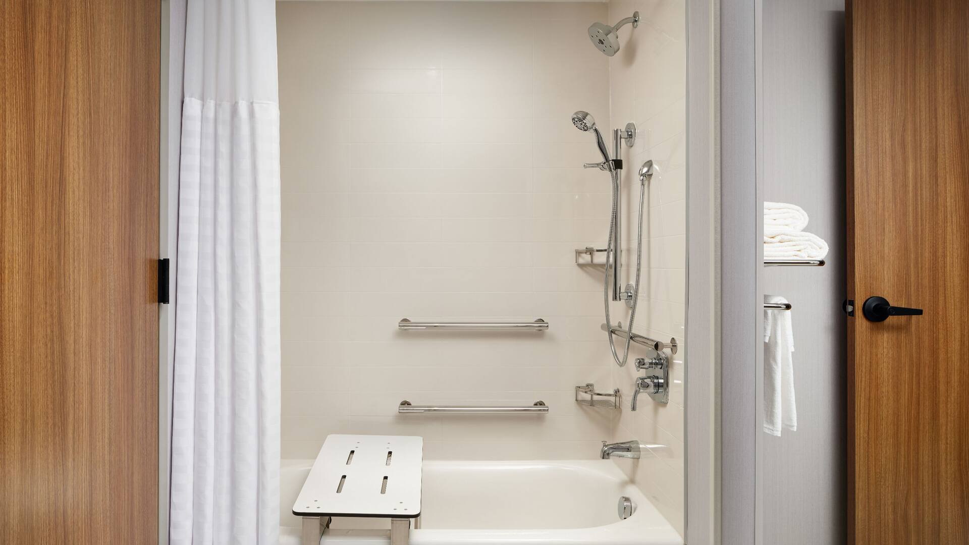 4 of 4 Hyatt Place Melbourne Airport Ada Bathtub