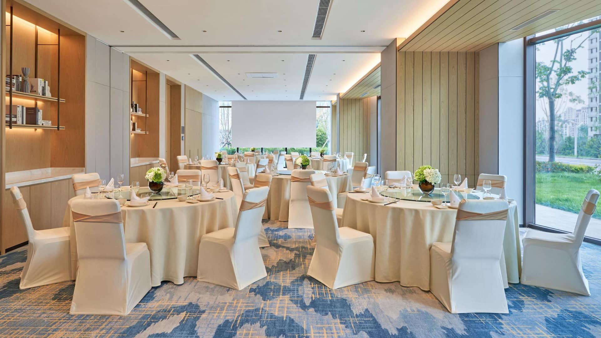 Hyatt Place Yantai Development Zone Event Space Banguet Round