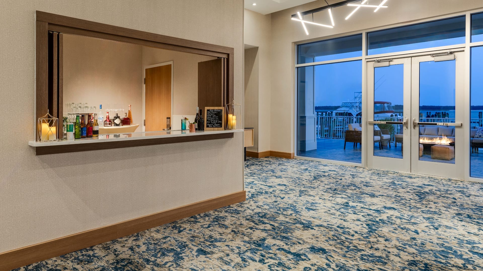 Hyatt Place Kent Narrows & Marina Prefunction Bar