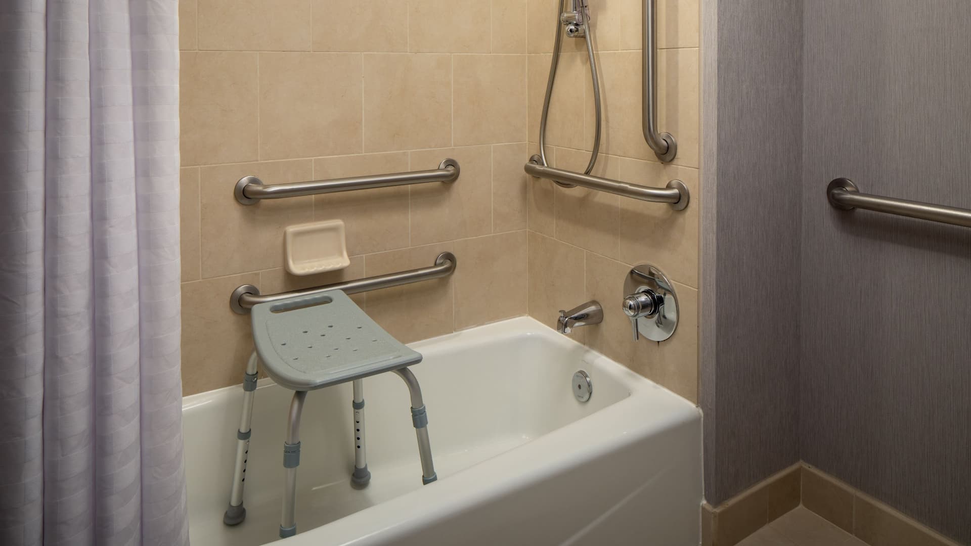 3 of 4 Hyatt Place Uncasville / Casino Area Accessible Tub