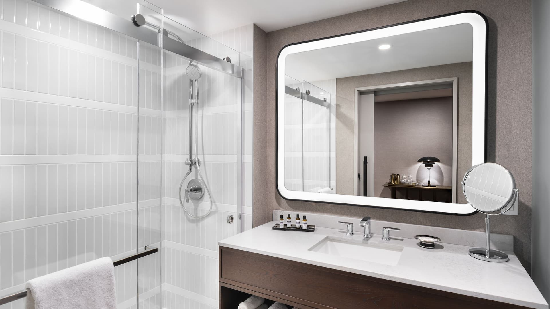 3 de 4 Hyatt Regency Coralville Hotel & Conference Center Executive Suite Bathroom