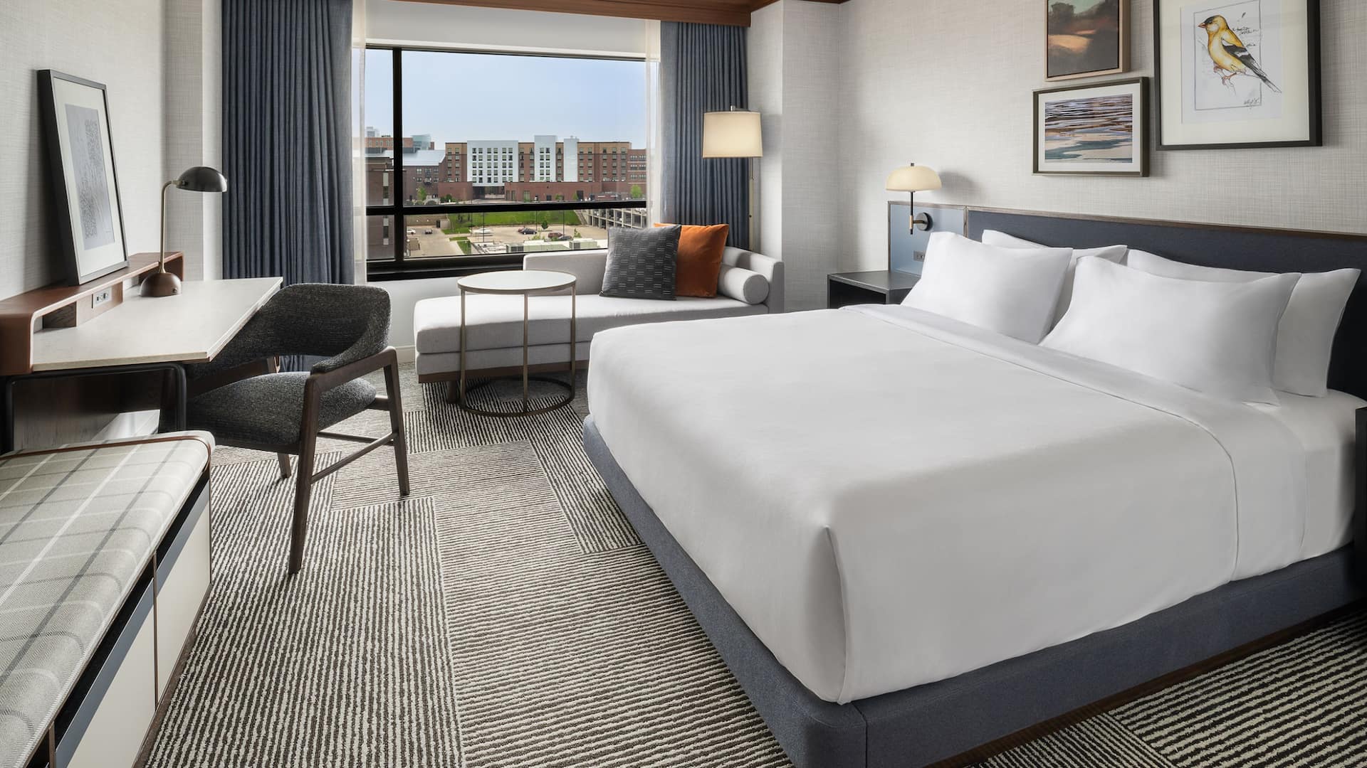 1 de 4 Hyatt Regency Coralville Hotel & Conference Center King City View Bed View