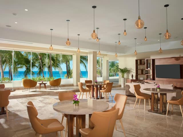 Preferred Club Lounge