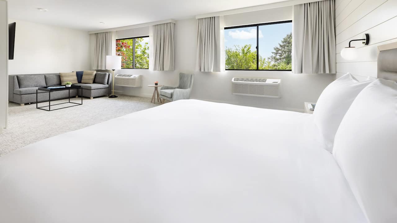 Boutique Hotel Rooms & Suites in Newport, RI | The Pell