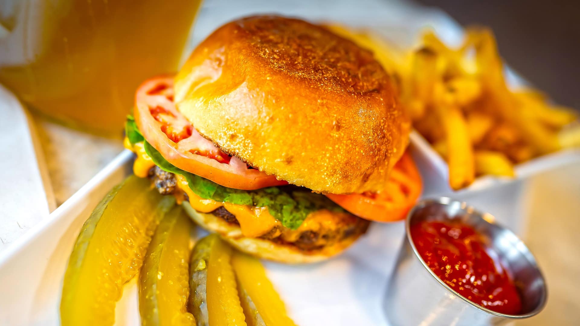 Hyatt Place Milwaukee Downtown Block One Lounge Cheeseburger Pickles