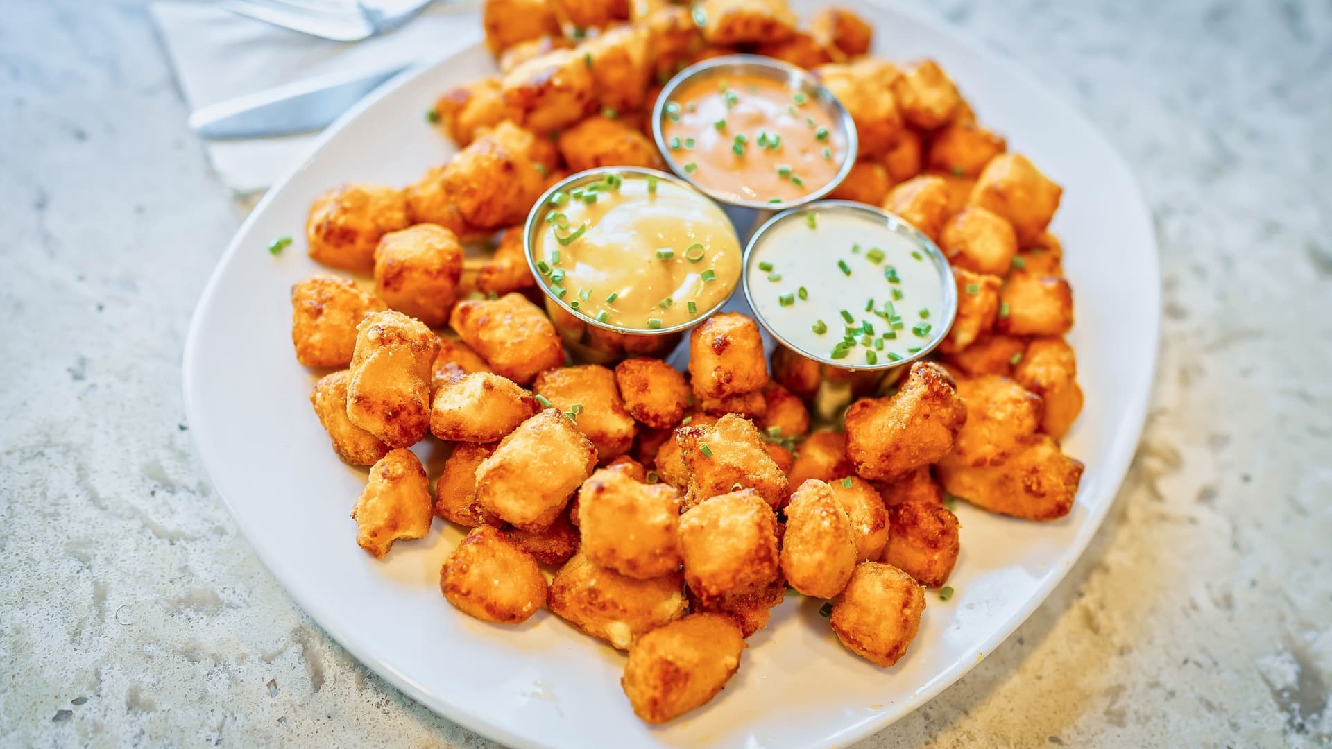 Hyatt Place Milwaukee Downtown Block One Lounge Cheese Curds
