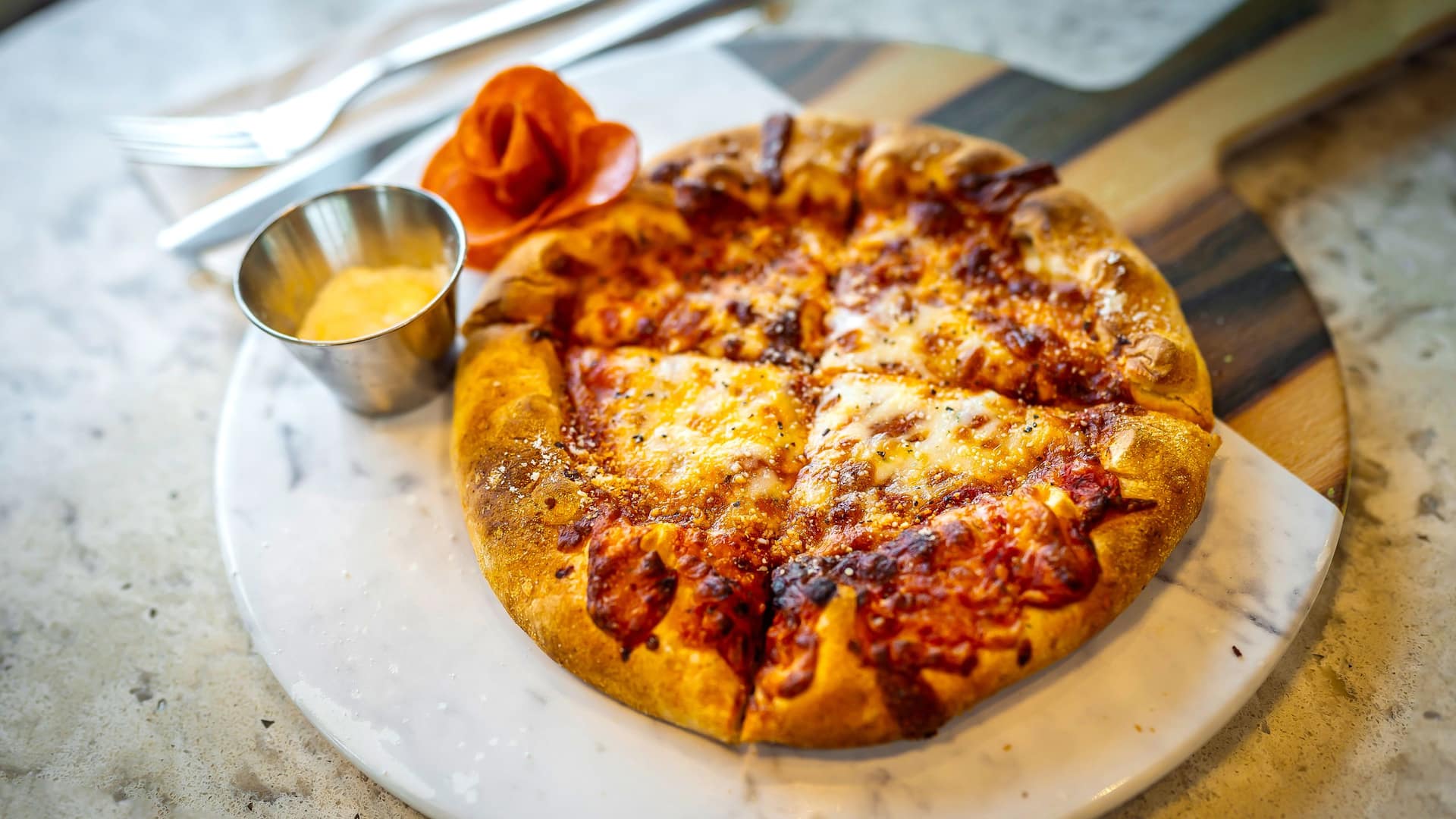 Hyatt Place Milwaukee Downtown Block One Lounge Mini Pizza