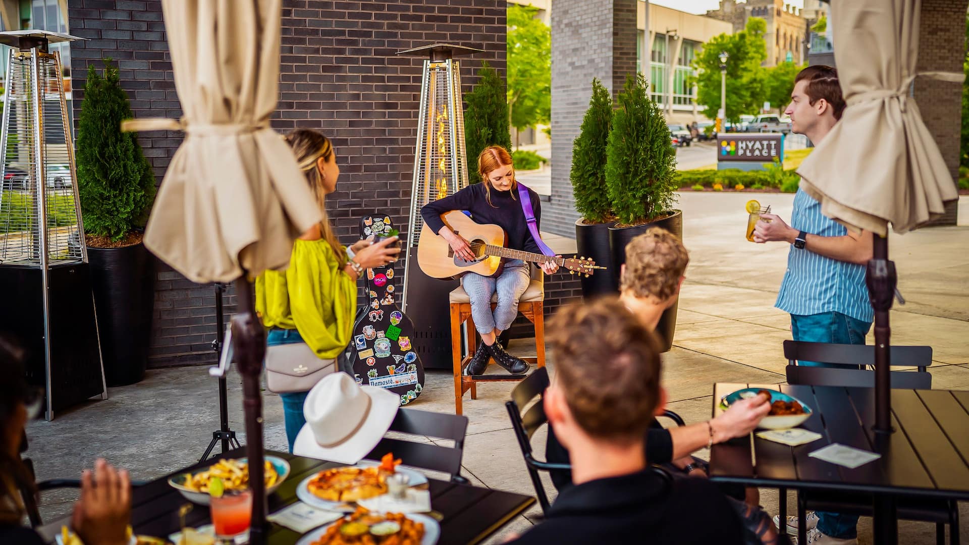 Hyatt Place Milwaukee Downtown Live Music Patio Dining
