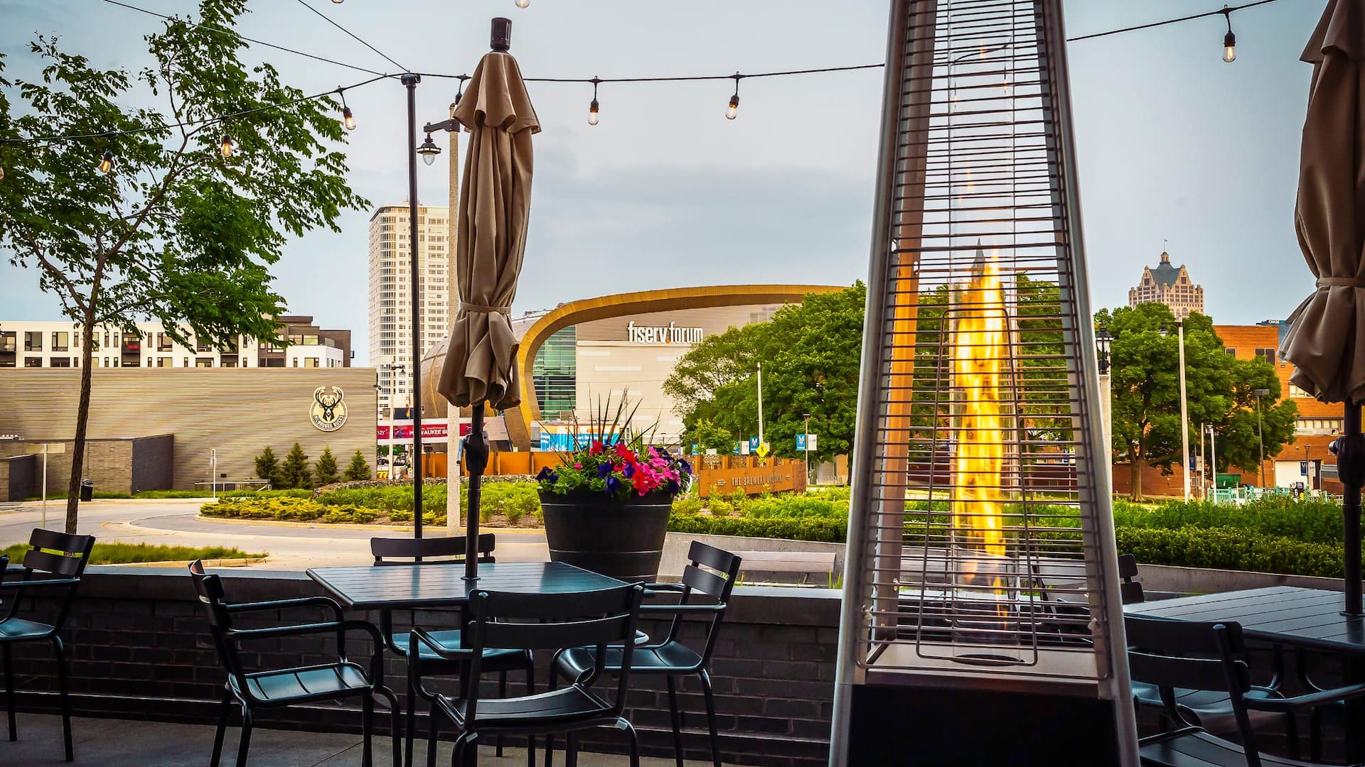 Hyatt Place Milwaukee Downtown Patio Heat Lamp Dining Tables