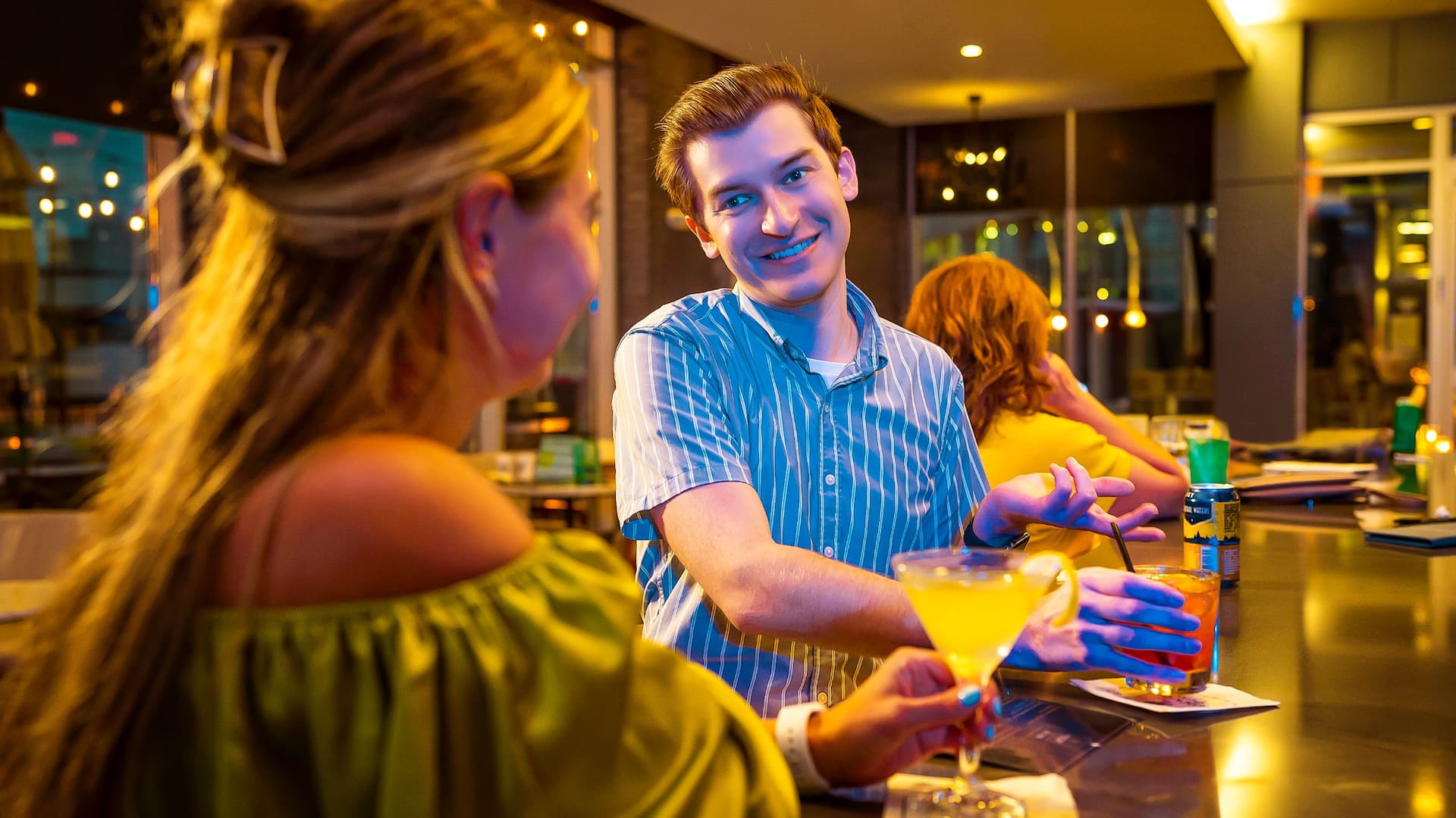 Hyatt Place Milwaukee Downtown Couple Enjoying Cocktails Bar