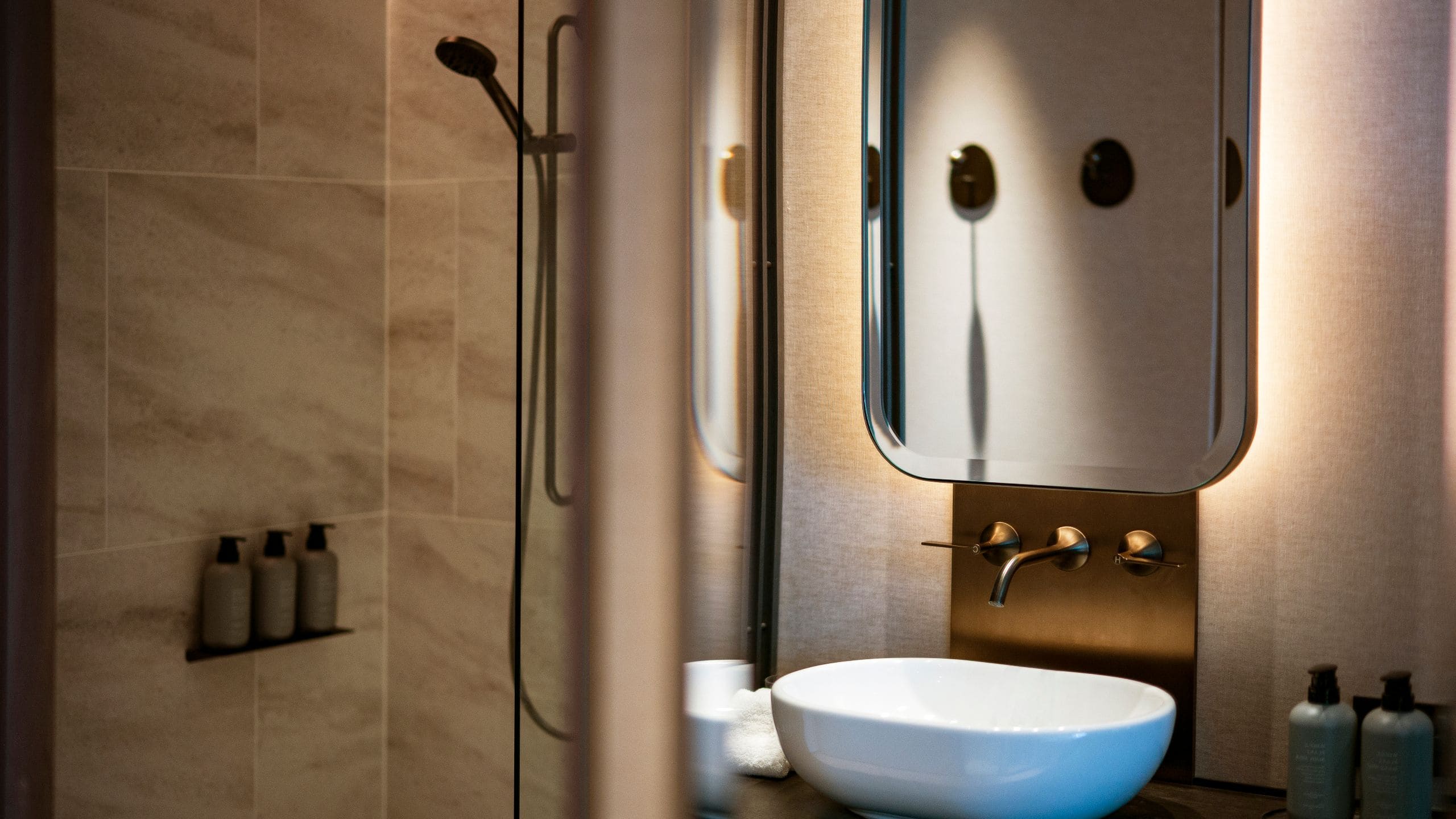 2 из 4 Hotel Toranomon Hills Twin Deluxe Bathroom Sink