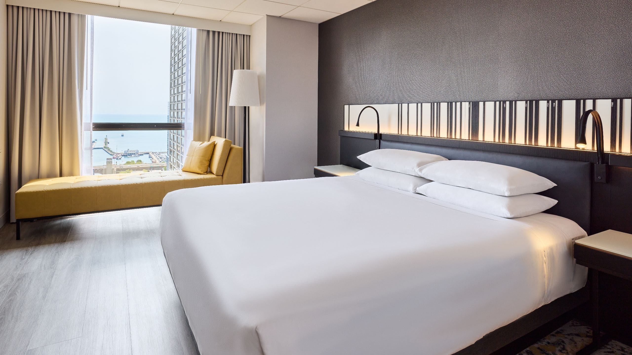 Hyatt Regency Chicago Premium King Lake View