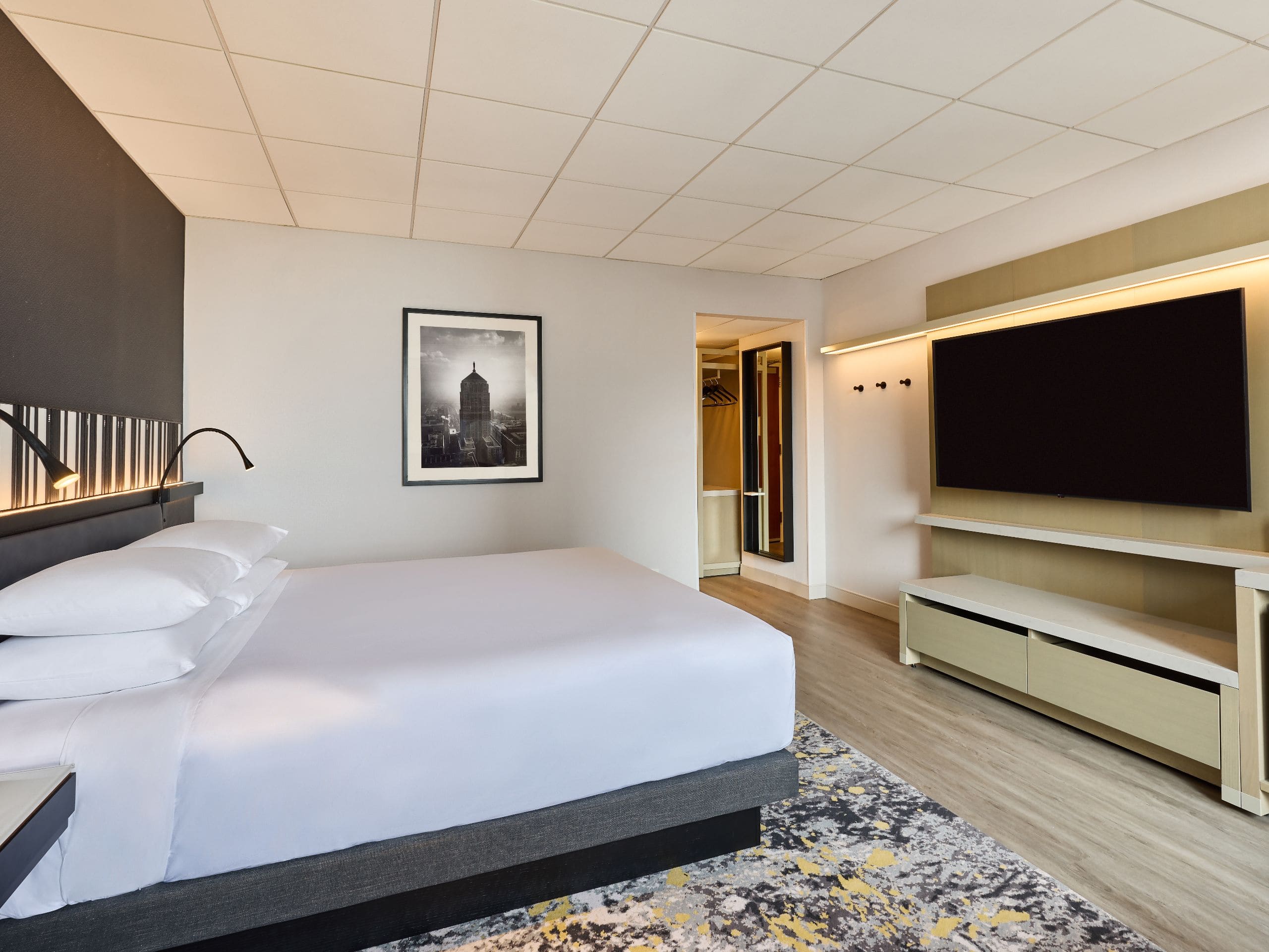 Spacious Hotel Suites in Downtown Chicago | Hyatt Regency Chicago